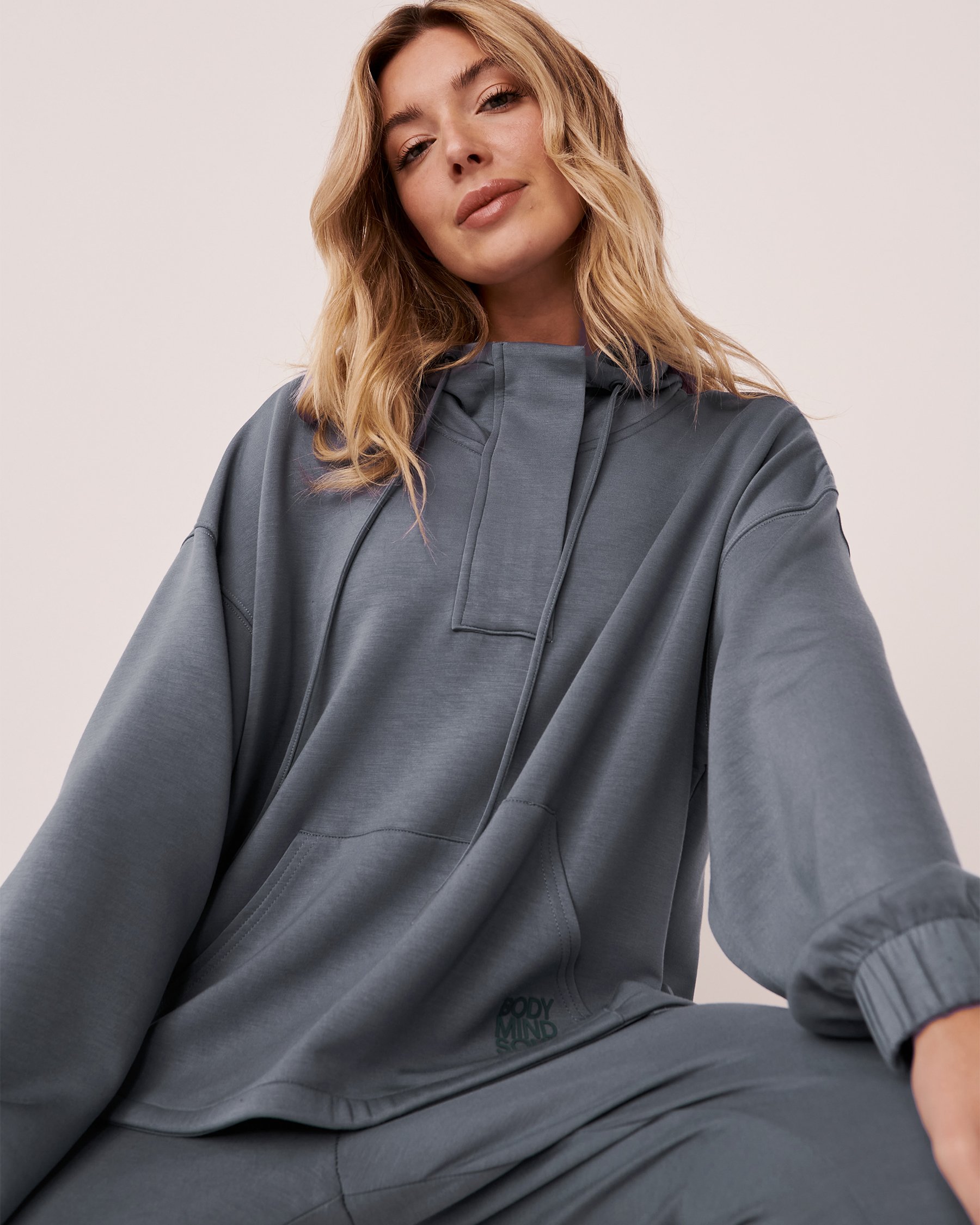 LA VIE EN ROSE Chandail à capuchon poche kangourou Bleu glacial 50100059 - View1