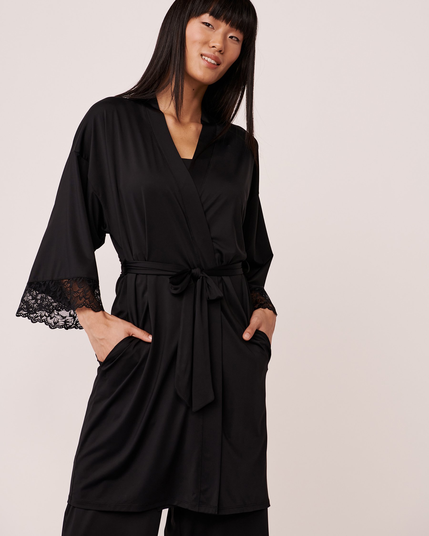 LA VIE EN ROSE Kimono bordure de dentelle Noir 60600043 - View3