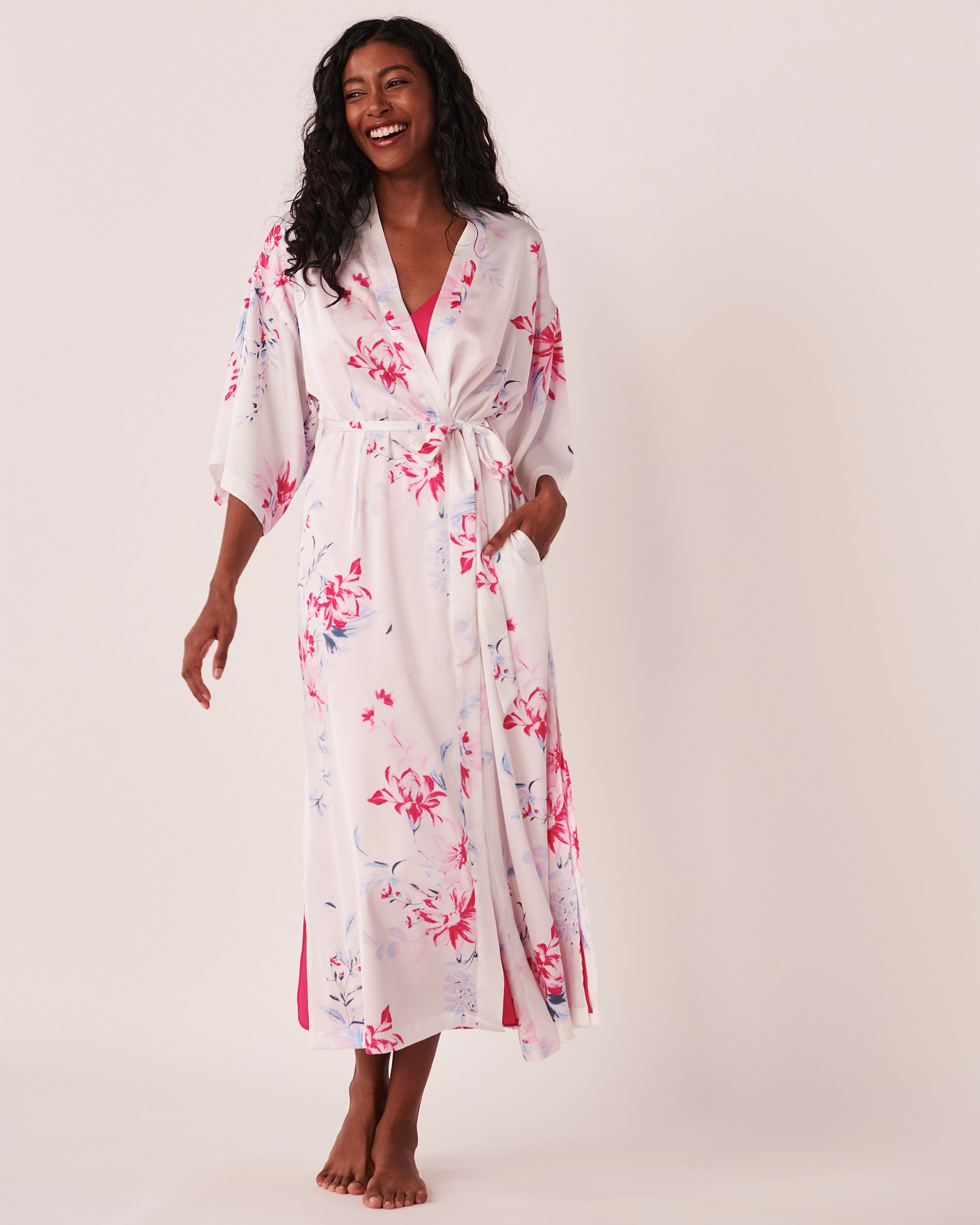 LA VIE EN ROSE Kimono mi-long en satin Jardin blanc 60600040 - Voir5