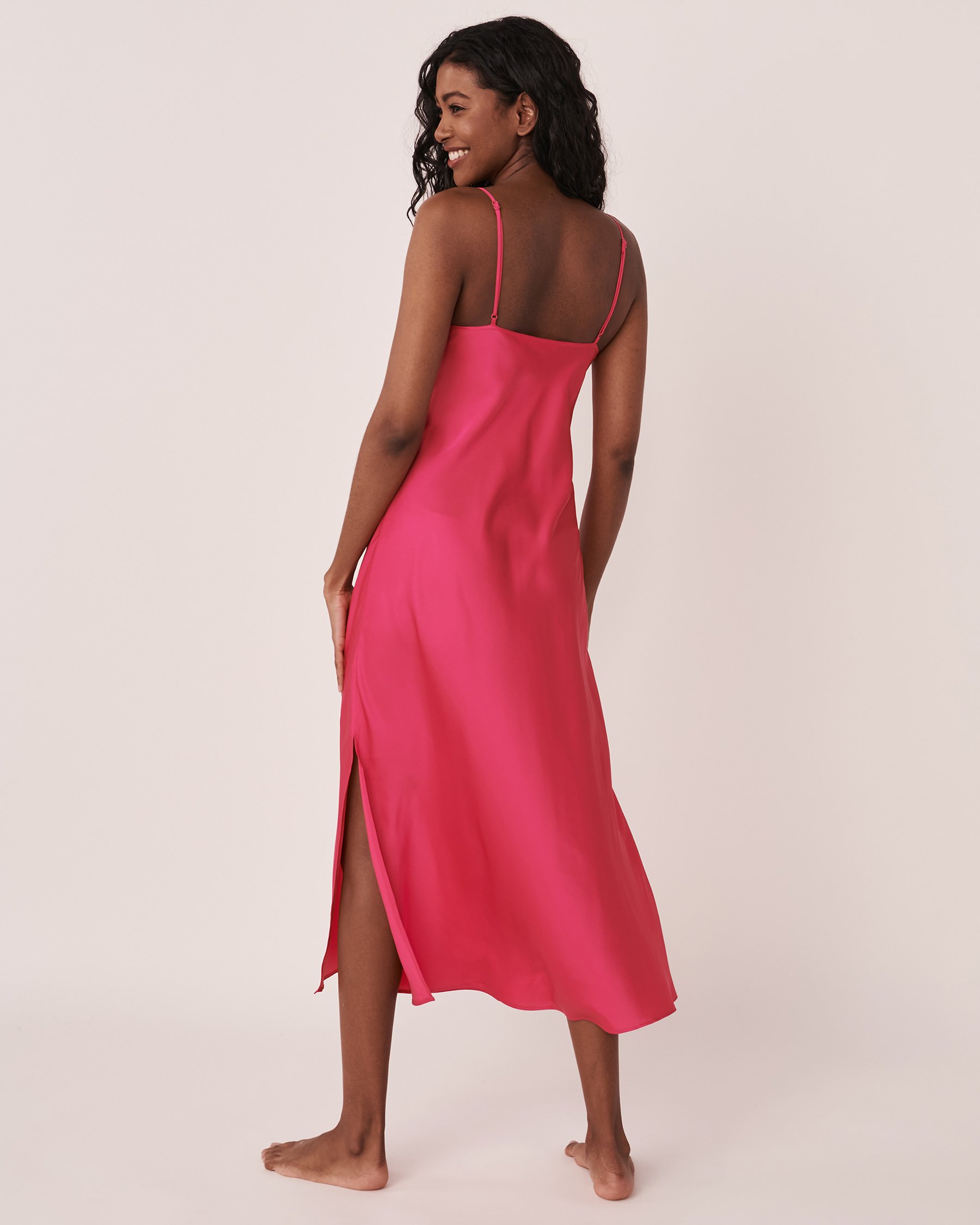 LA VIE EN ROSE Nuisette mi-longue en satin Fuchsia éclatant 60500079 - Voir2