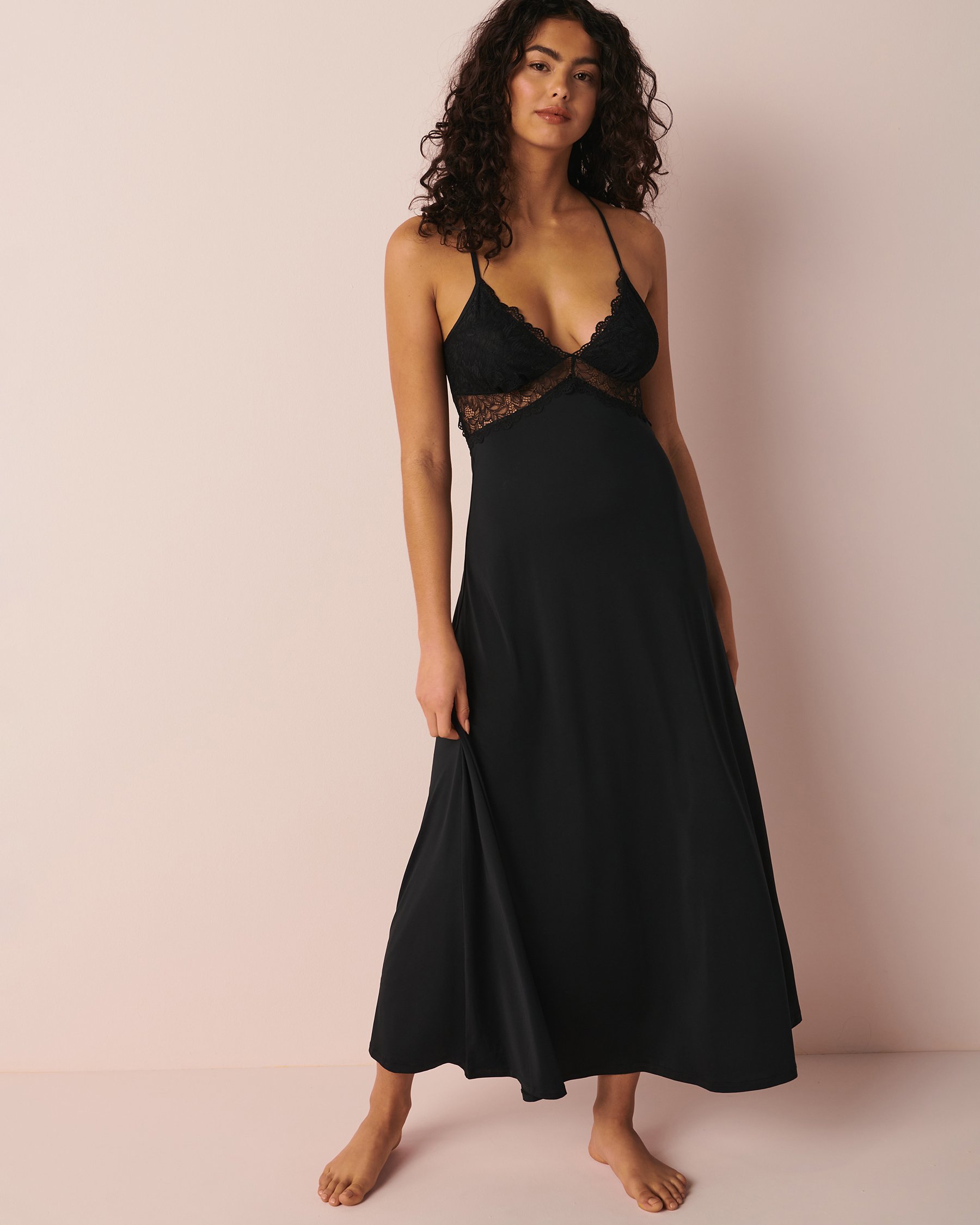 LA VIE EN ROSE Nuisette longueur maxi détail de dentelle en fibres recyclées Noir 60500081 - View2