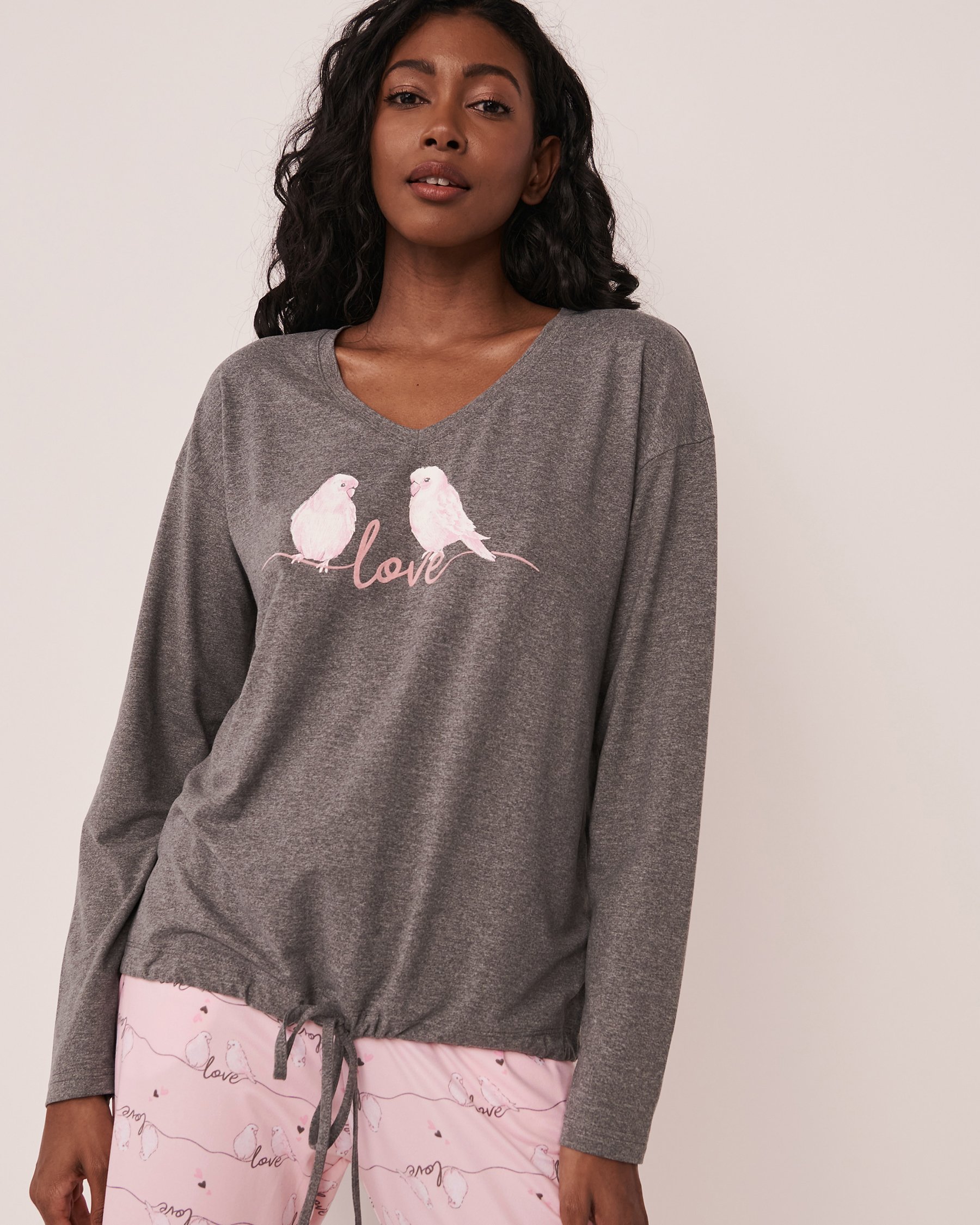 LA VIE EN ROSE Chandail manches longues col en V ultra doux Gris moyen 40100389 - Voir1