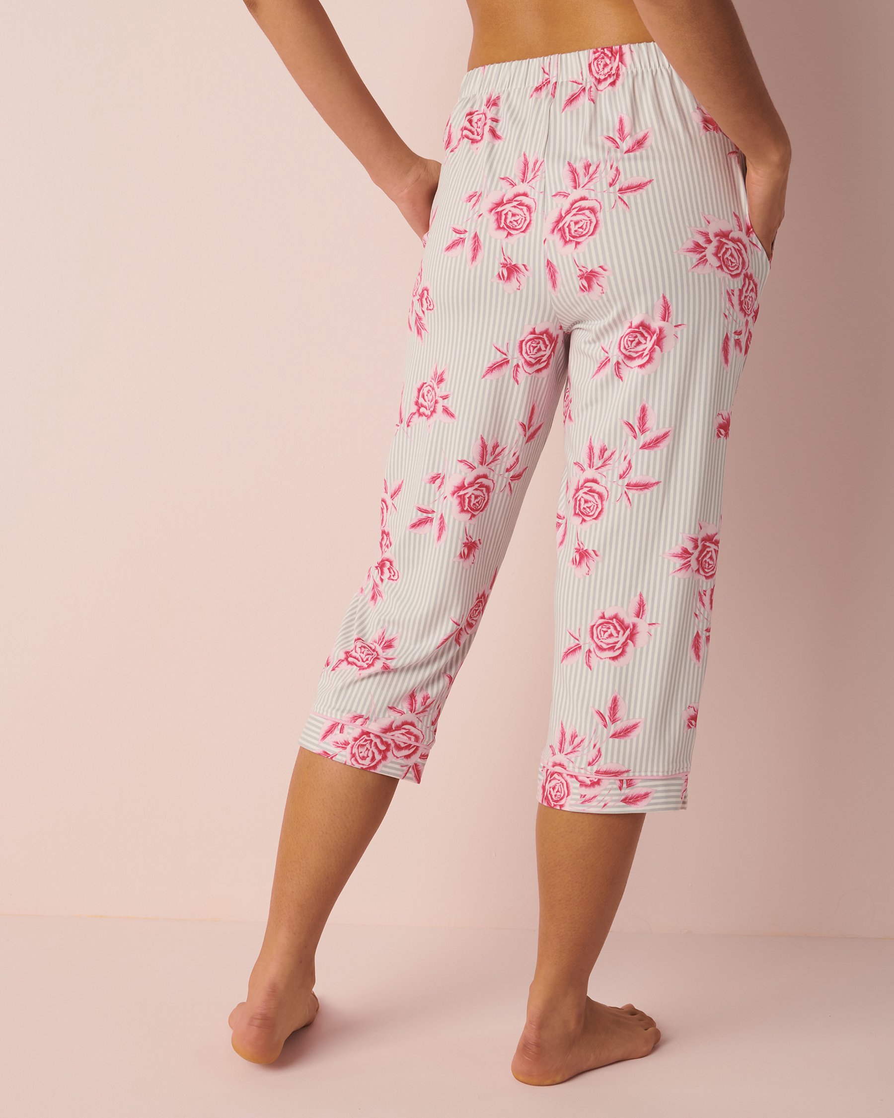 LA VIE EN ROSE Super Soft Fitted Capri Roses 40200370 - View2