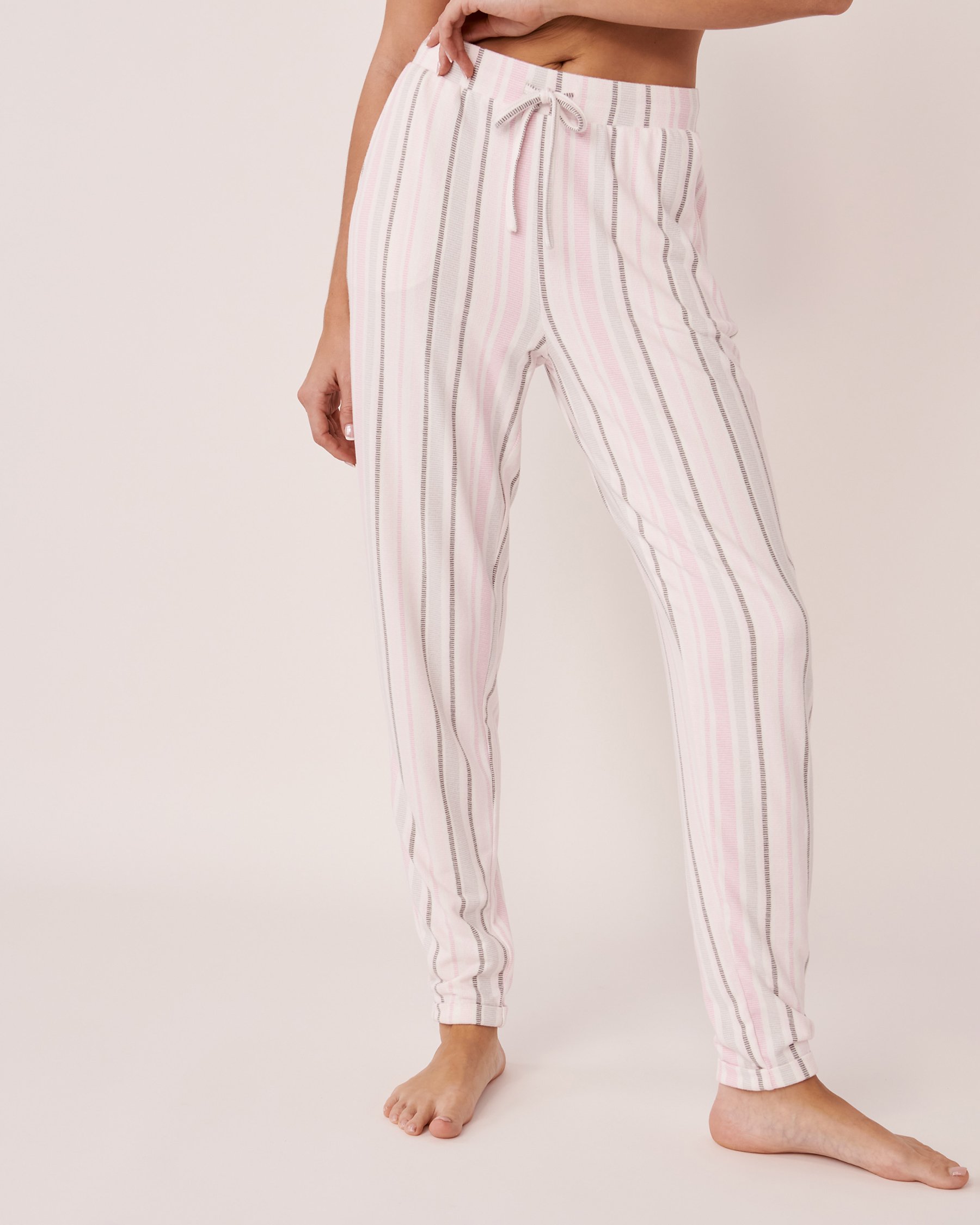 LA VIE EN ROSE Pantalon ajusté en fibres recyclées Rayures rose ballerine 40200379 - View1