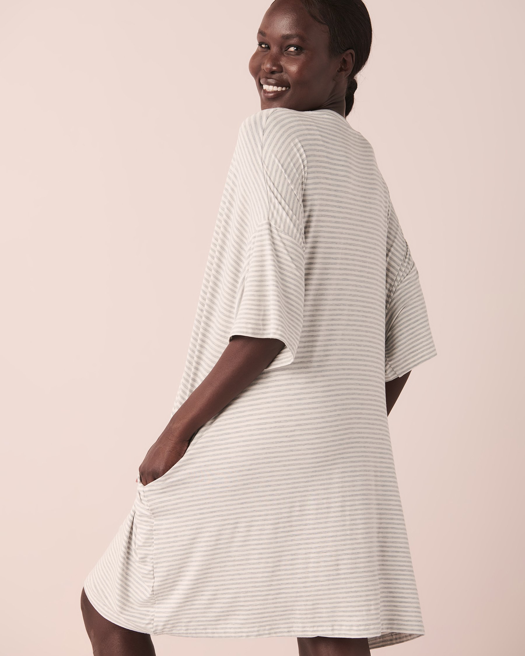 LA VIE EN ROSE Chemise de nuit surdimensionnée en bambou Rayures grises 40500243 - View2