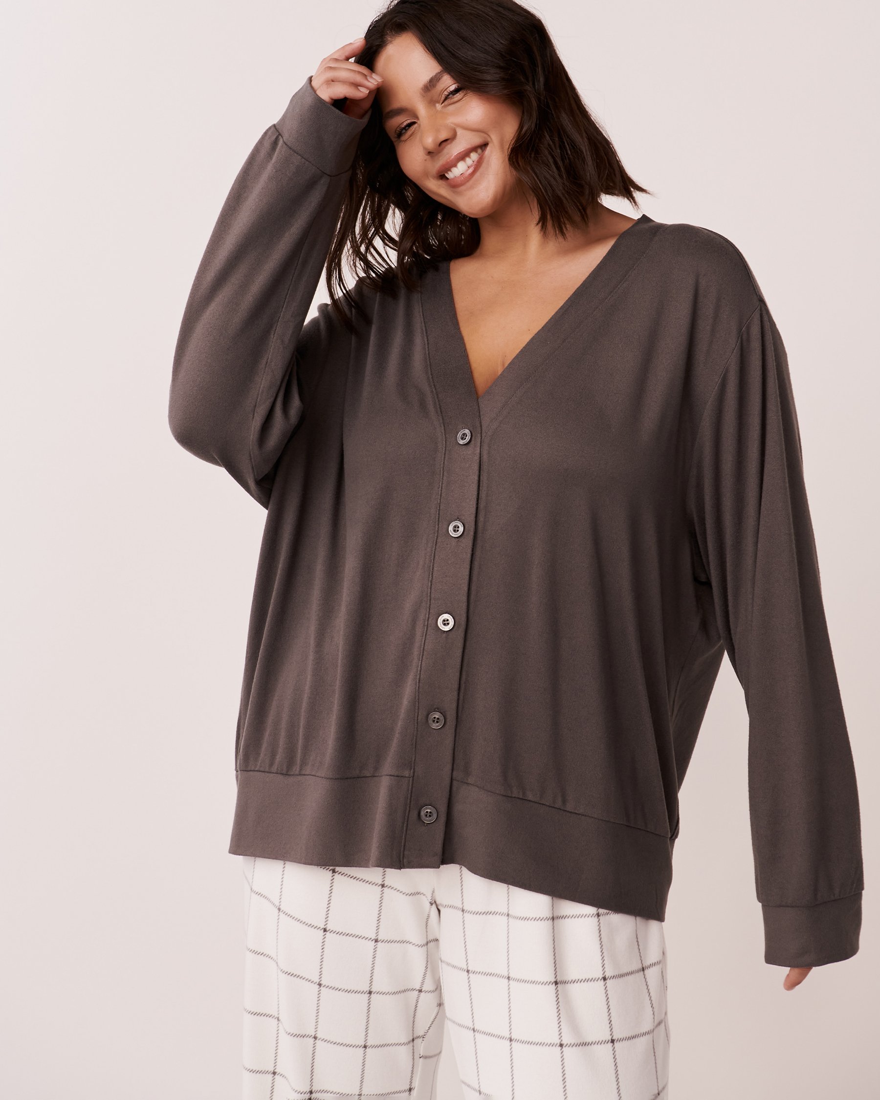 LA VIE EN ROSE Cardigan boutonné en fibres recyclées Fumée grise 40600122 - View4