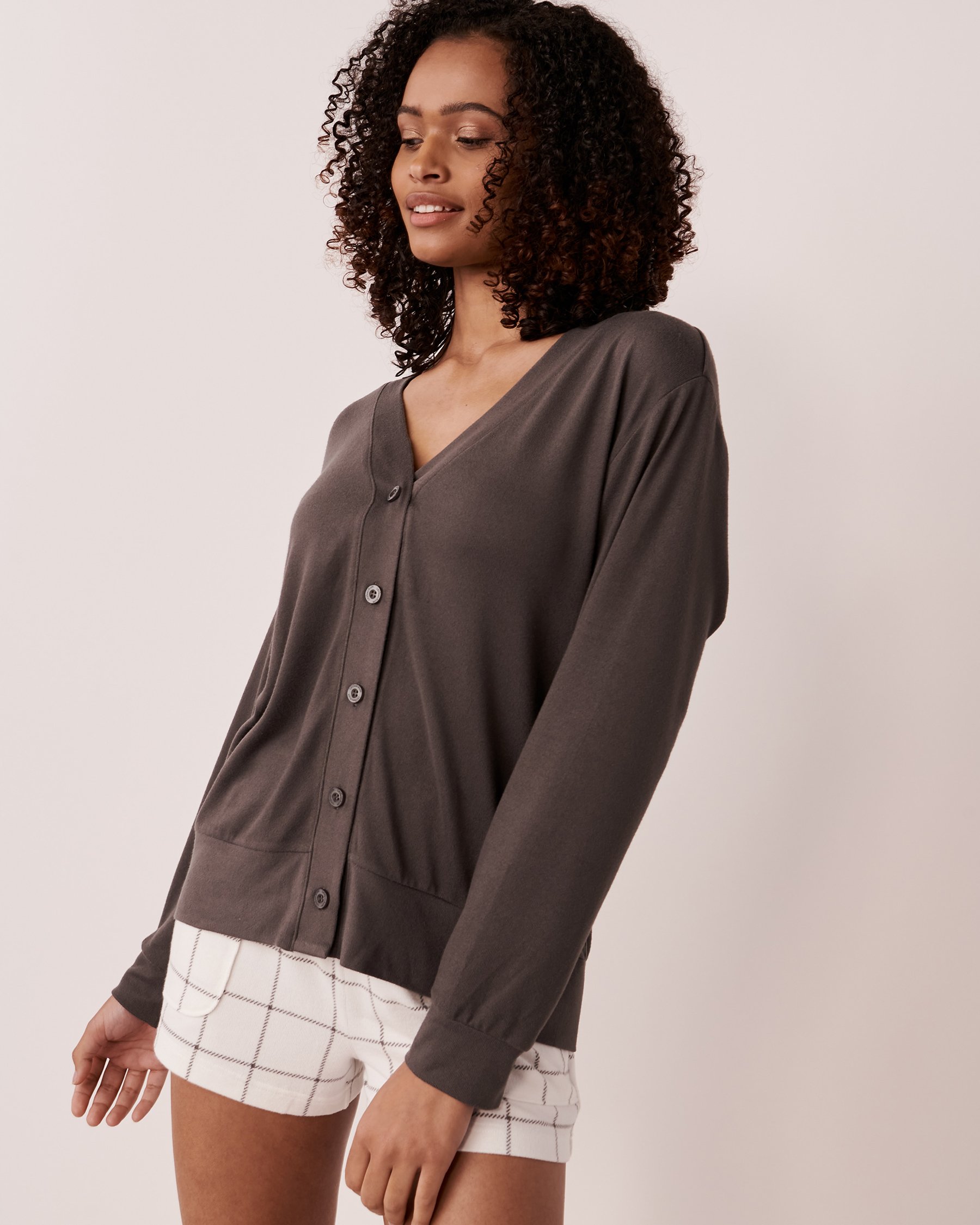 LA VIE EN ROSE Cardigan boutonné en fibres recyclées Fumée grise 40600122 - View8