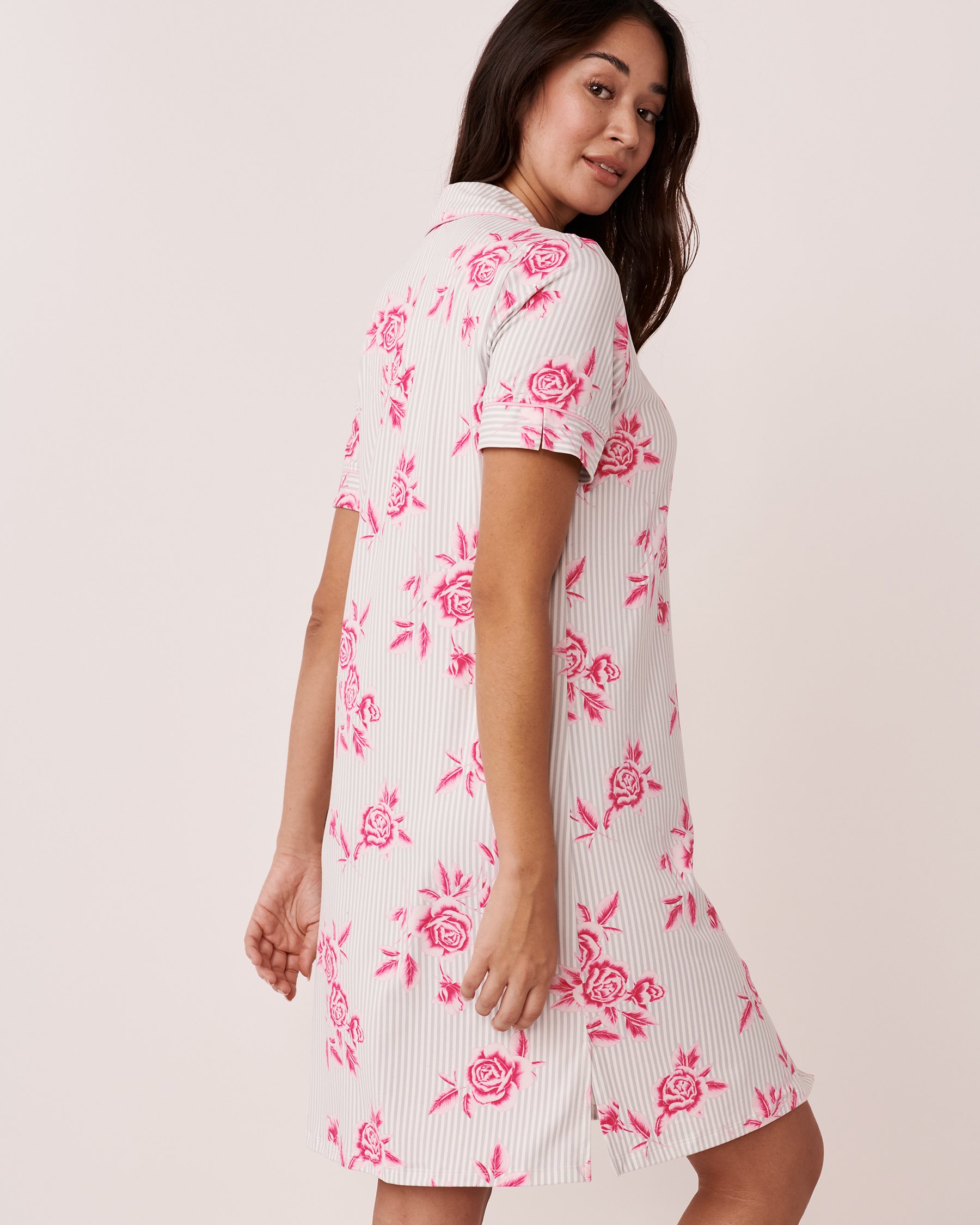 LA VIE EN ROSE Super Soft Button-down Sleepshirt Roses 40500235 - View2