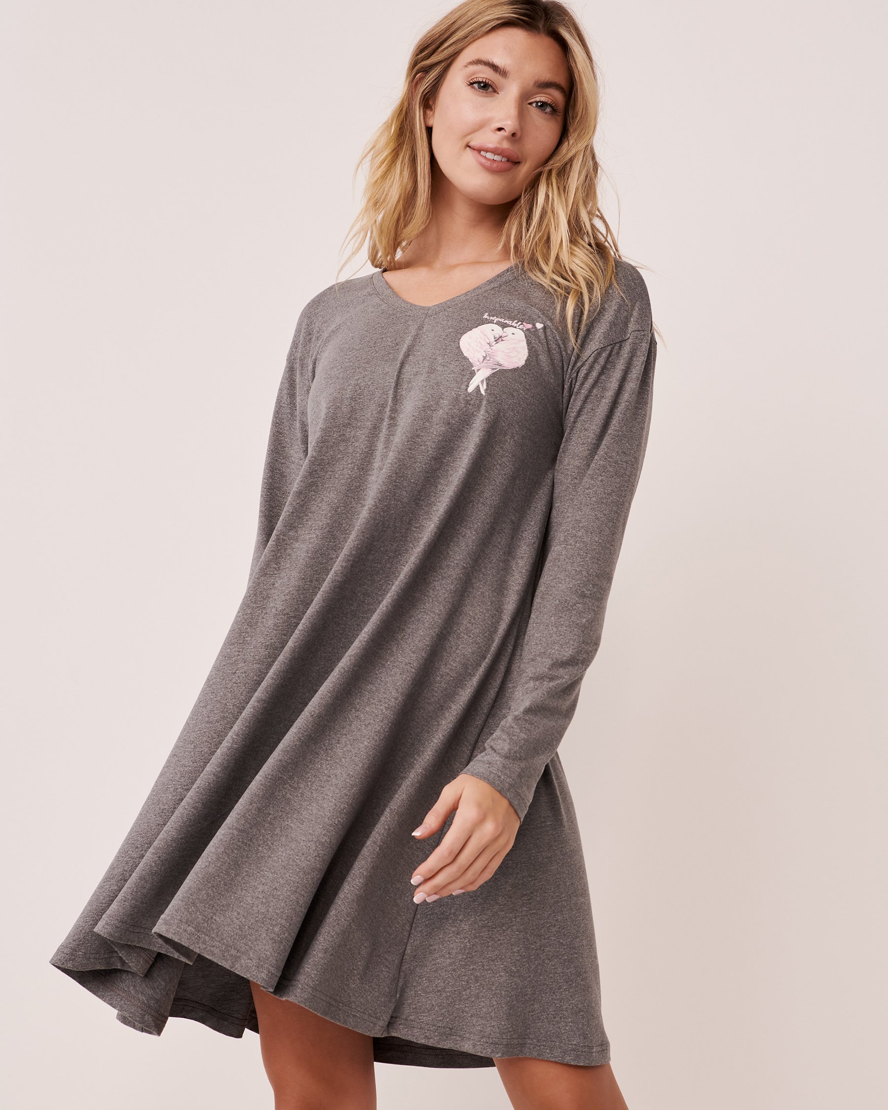LA VIE EN ROSE Super Soft V-neck Sleepshirt Medium grey 40500240 - View1