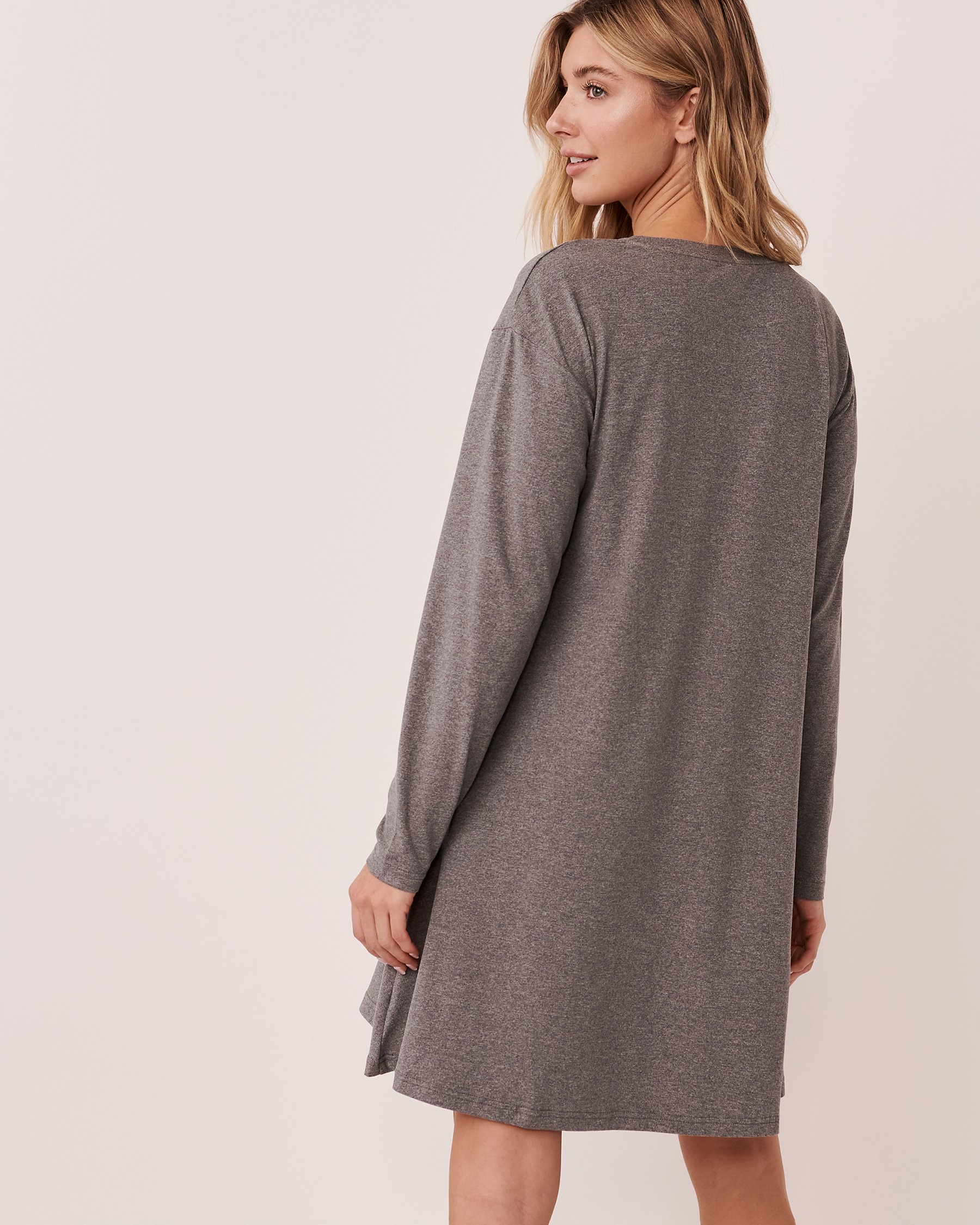 LA VIE EN ROSE Super Soft V-neck Sleepshirt Medium grey 40500240 - View3