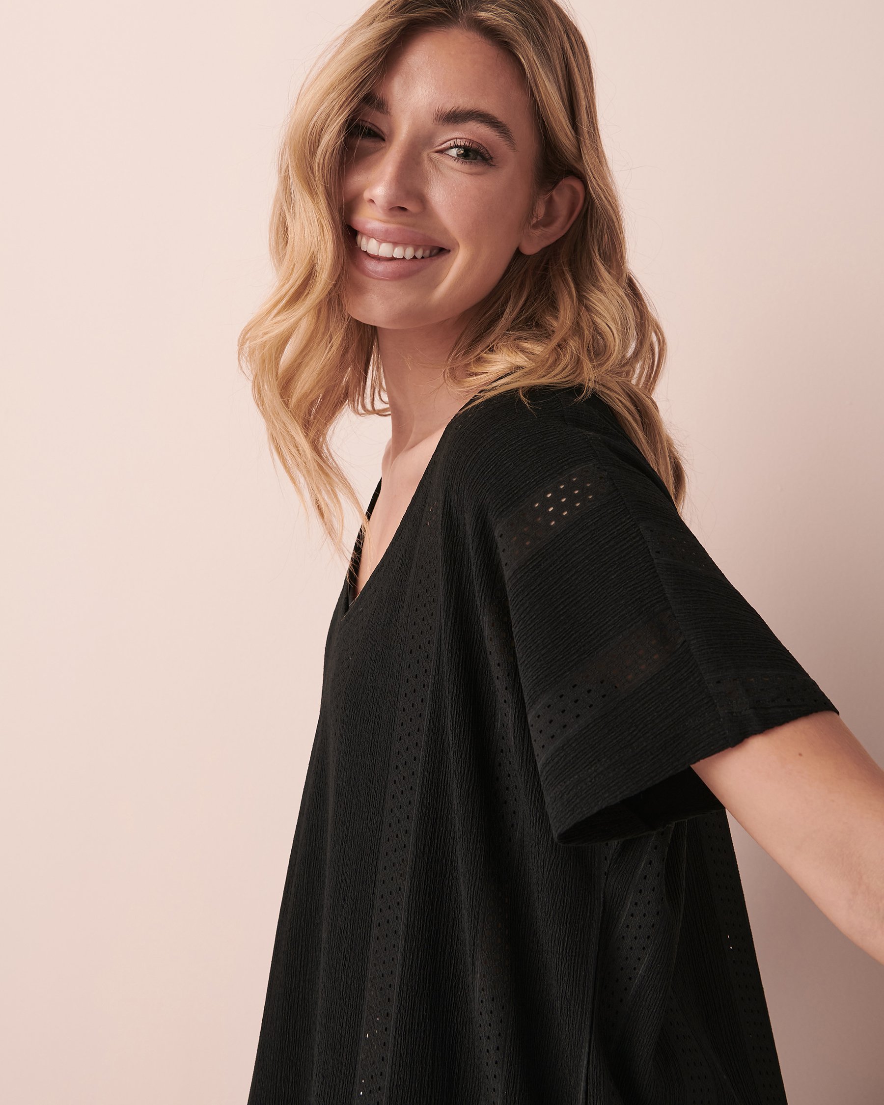 LA VIE EN ROSE AQUA Crochet Detail Long Tunic Black 80400031 - View3