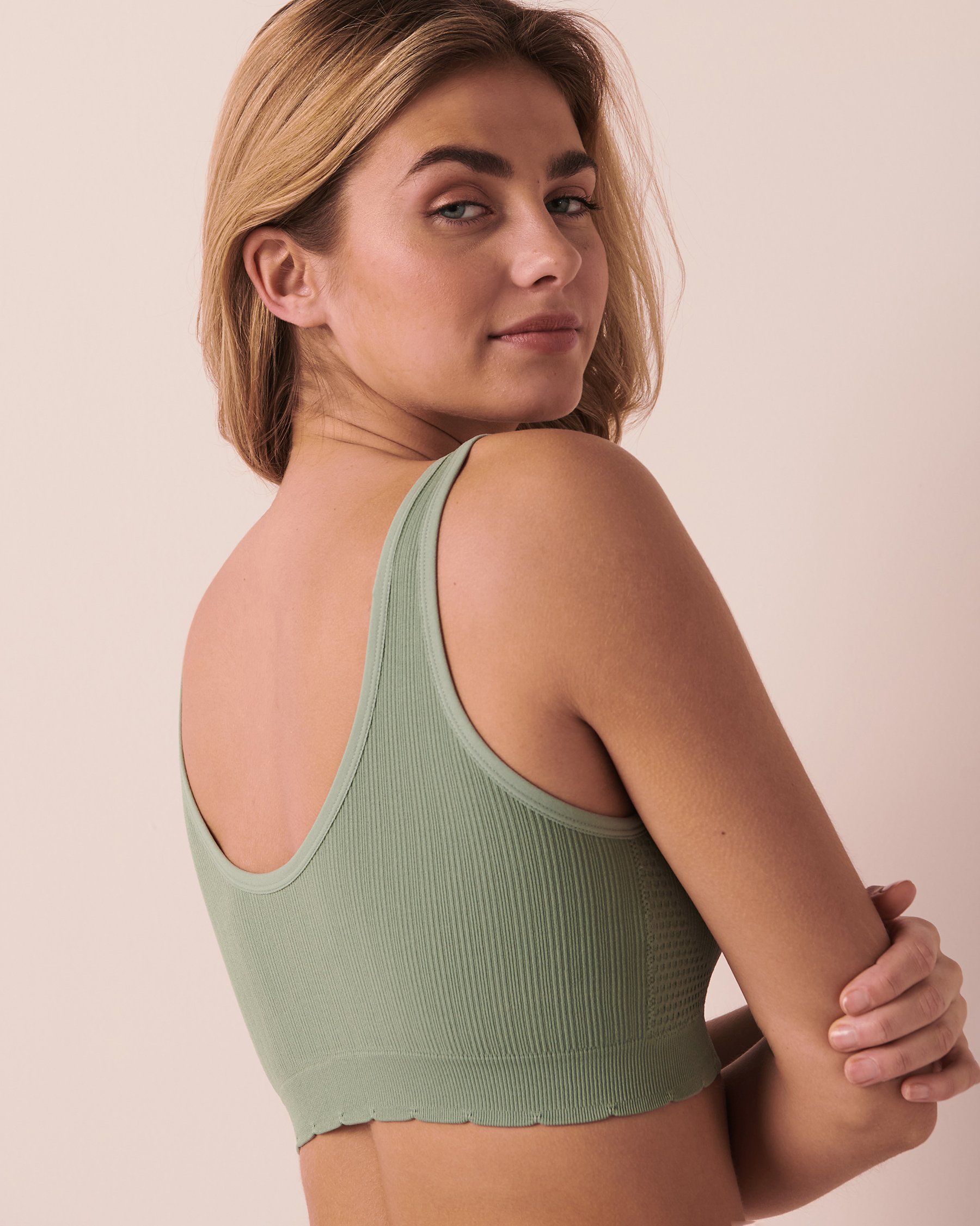 LA VIE EN ROSE Low Impact Seamless Sports Bra Sage 10200245 - View2