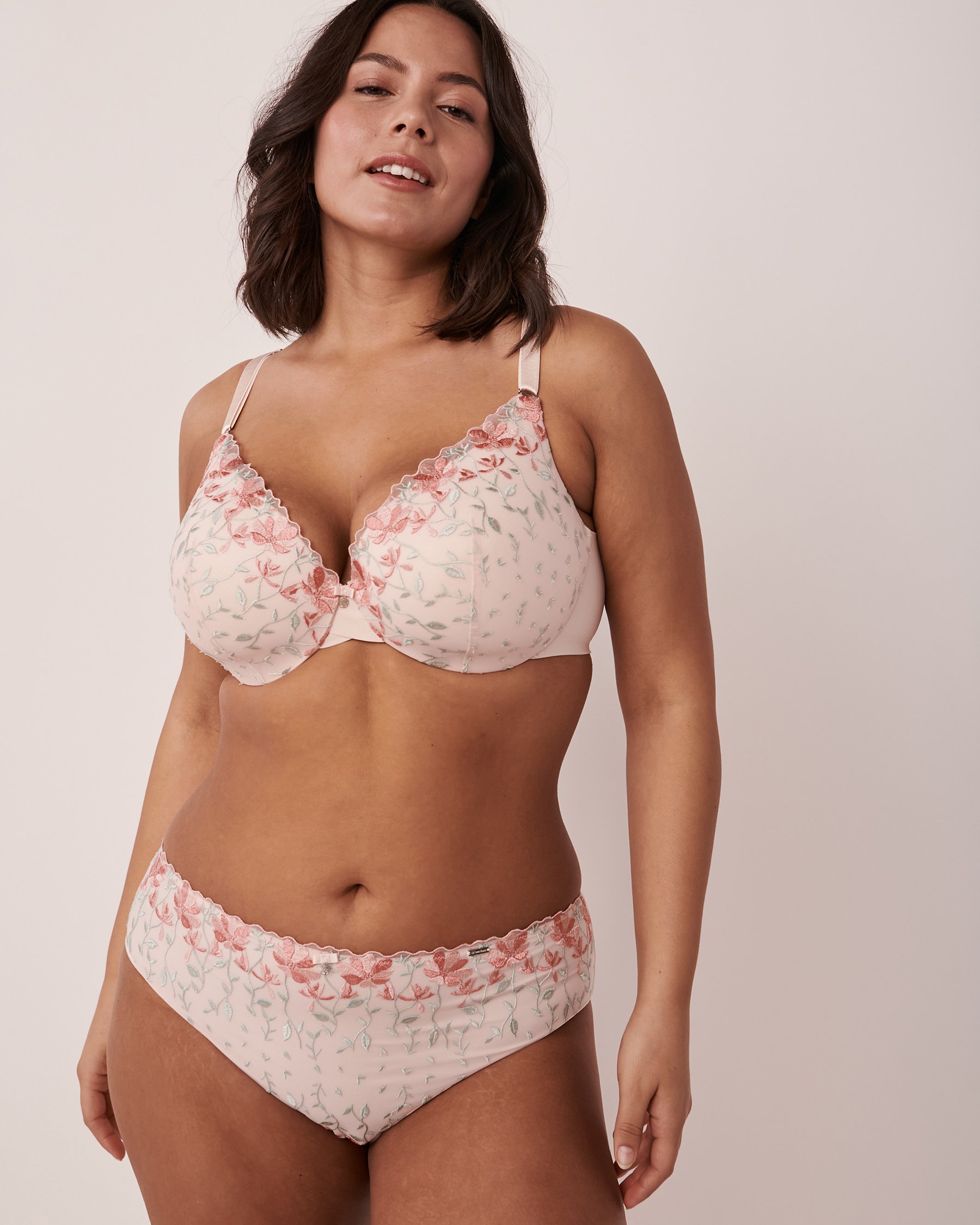 LA VIE EN ROSE Soutien-gorge doublure légère dos lisse Fleurs brodées 10200255 - Voir1