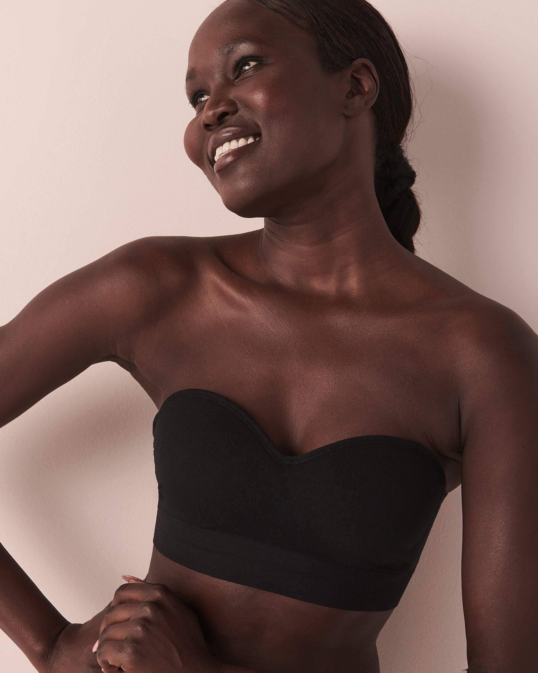 LA VIE EN ROSE Convertible Bandeau Seamless Bra Black 10200261 - View1