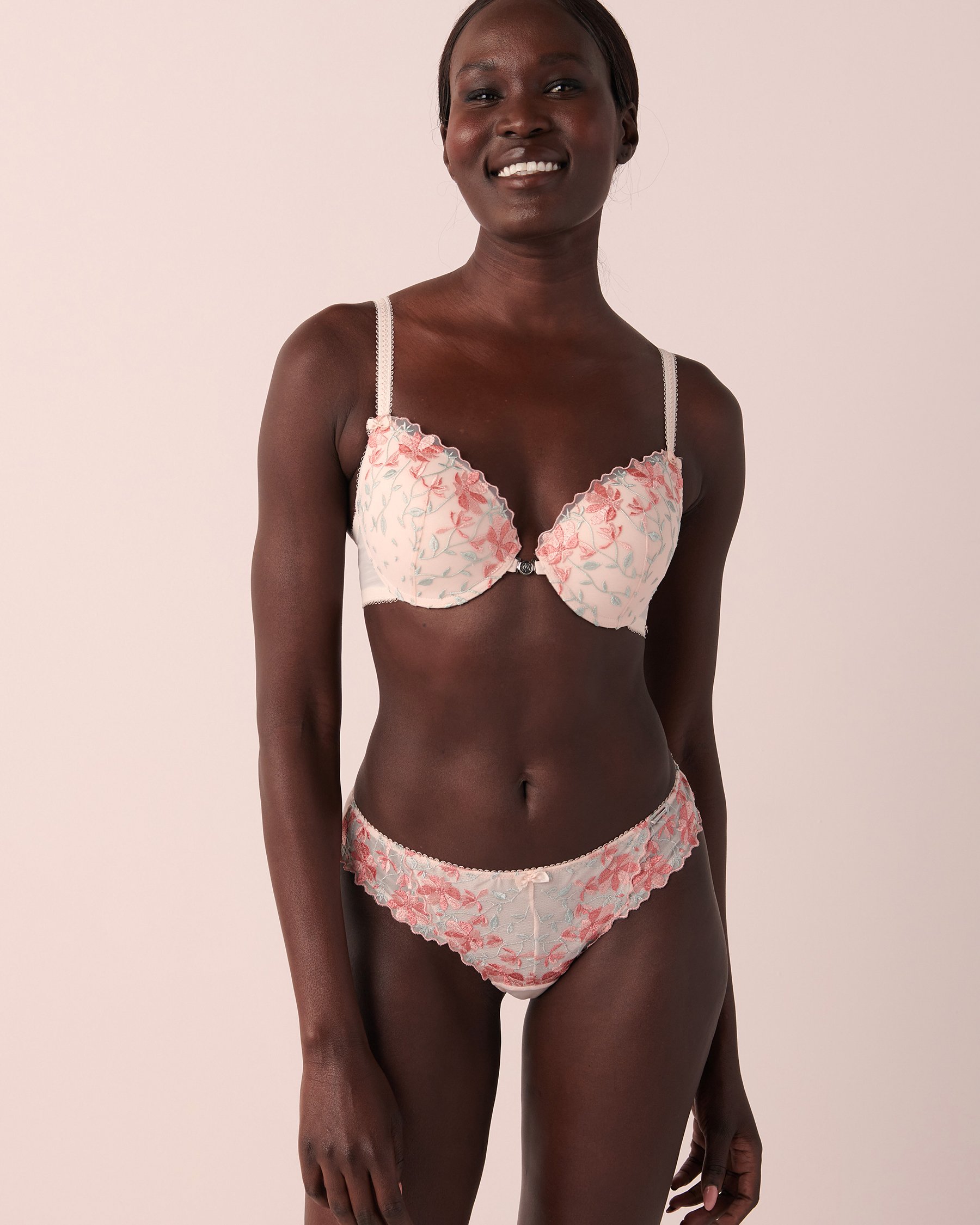 LA VIE EN ROSE Soutien-gorge push-up fermeture avant demi-buste Fleurs brodées 10300094 - Voir6