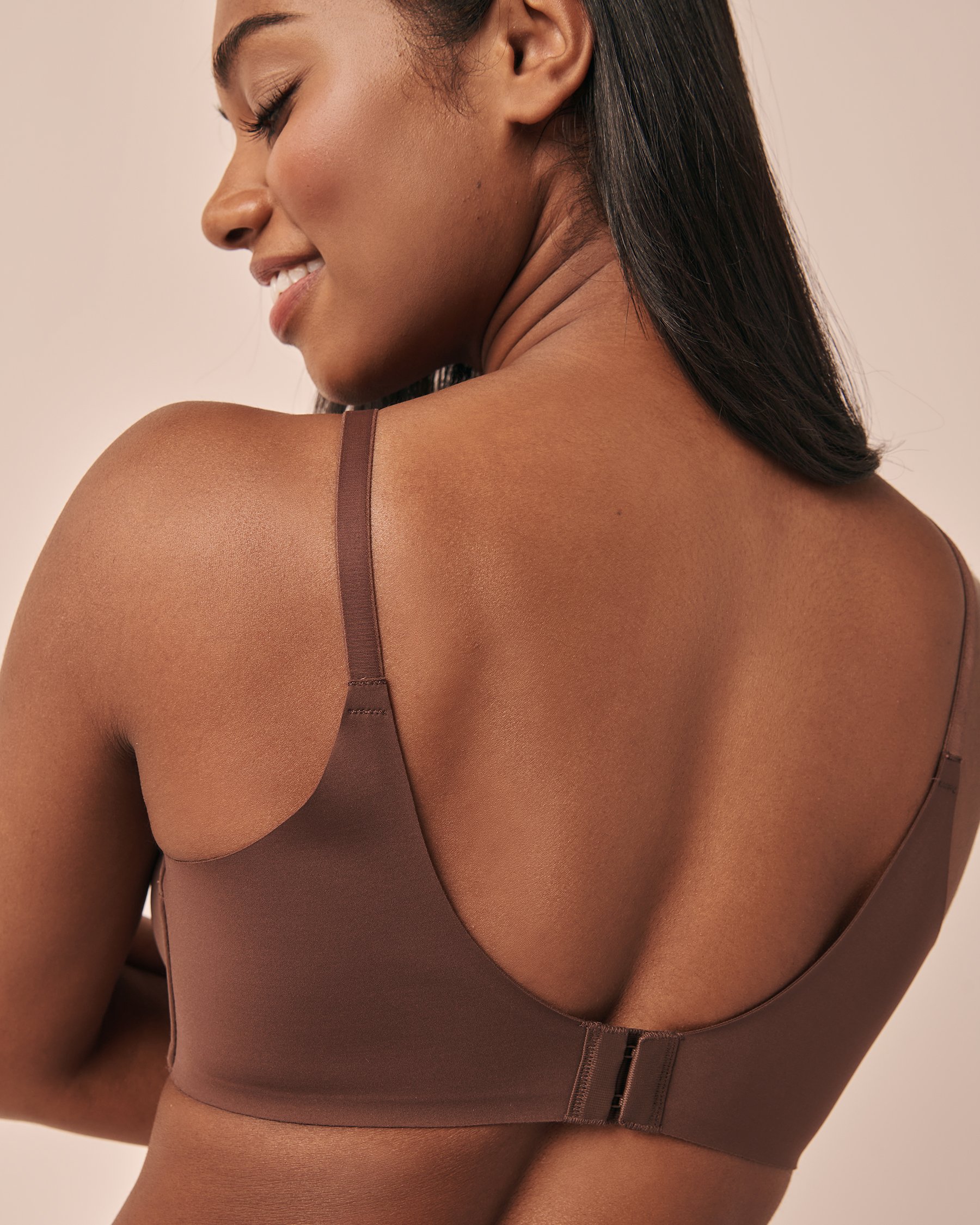 LA VIE EN ROSE Lightly Lined Wireless Sleek Back Bra Smooth coffee 169-113-2-00 - View2