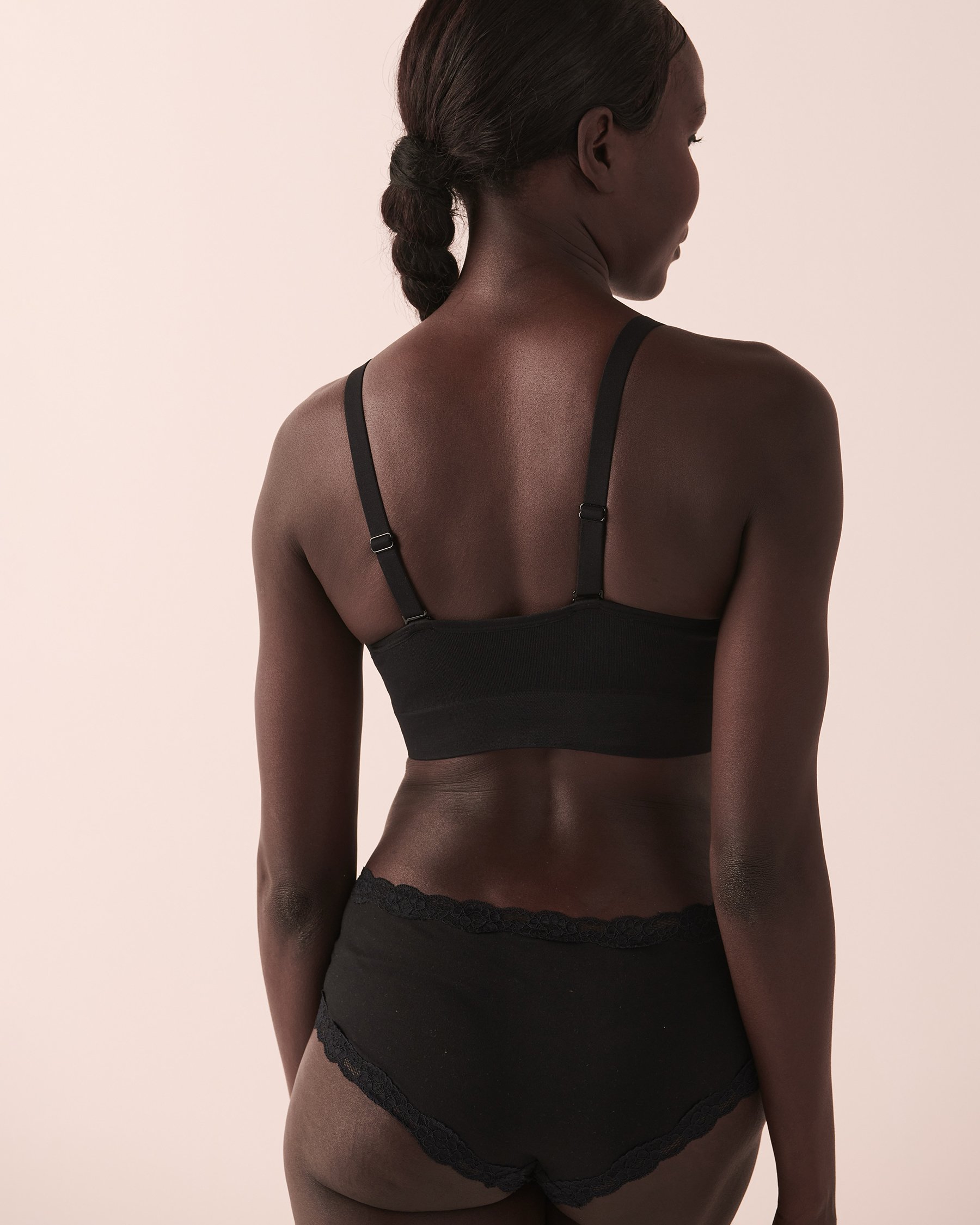 LA VIE EN ROSE Convertible Bandeau Seamless Bra Black 10200261 - View3