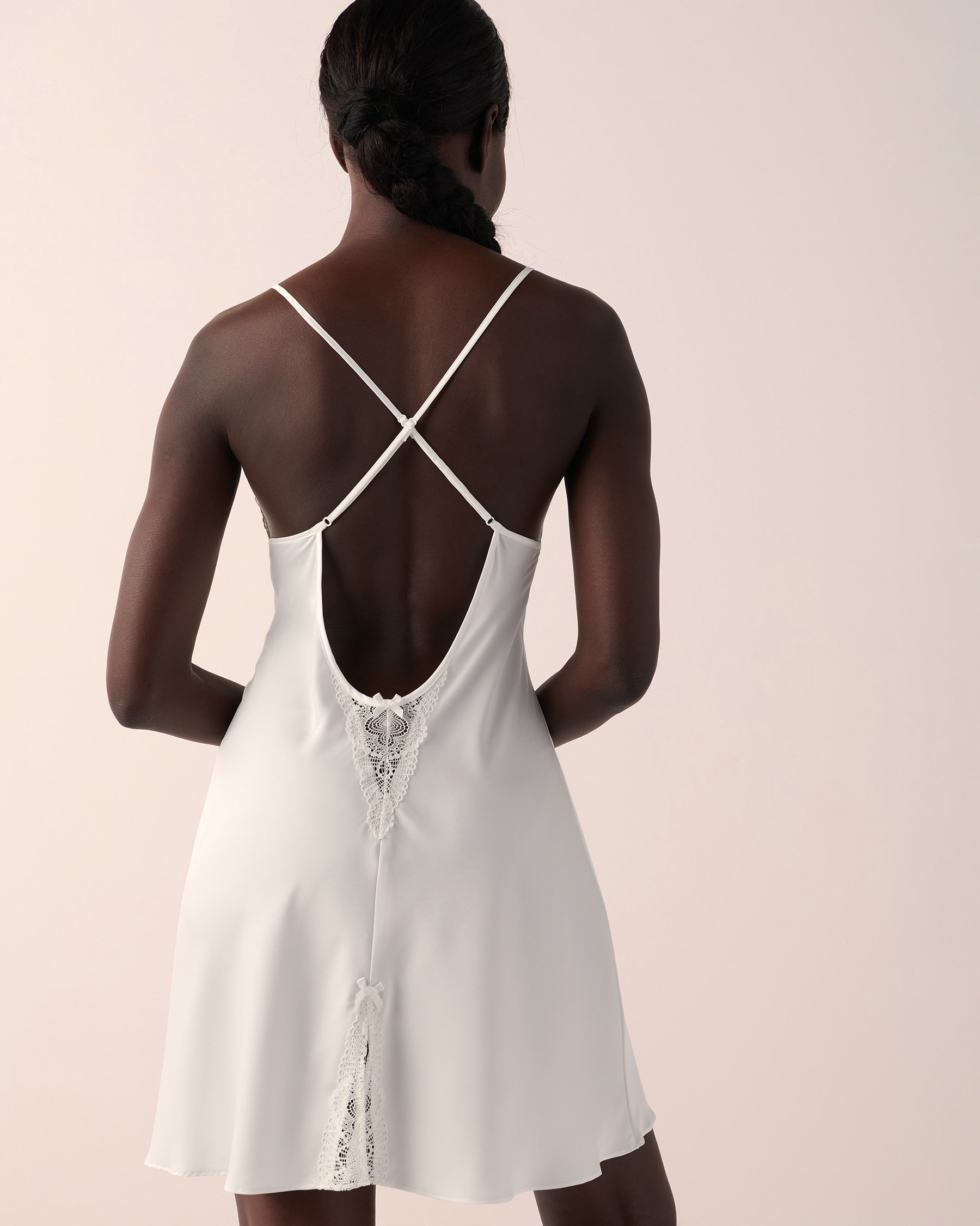 LA VIE EN ROSE Nuisette en satin détail de dentelle Blanc neige 60500086 - Voir2