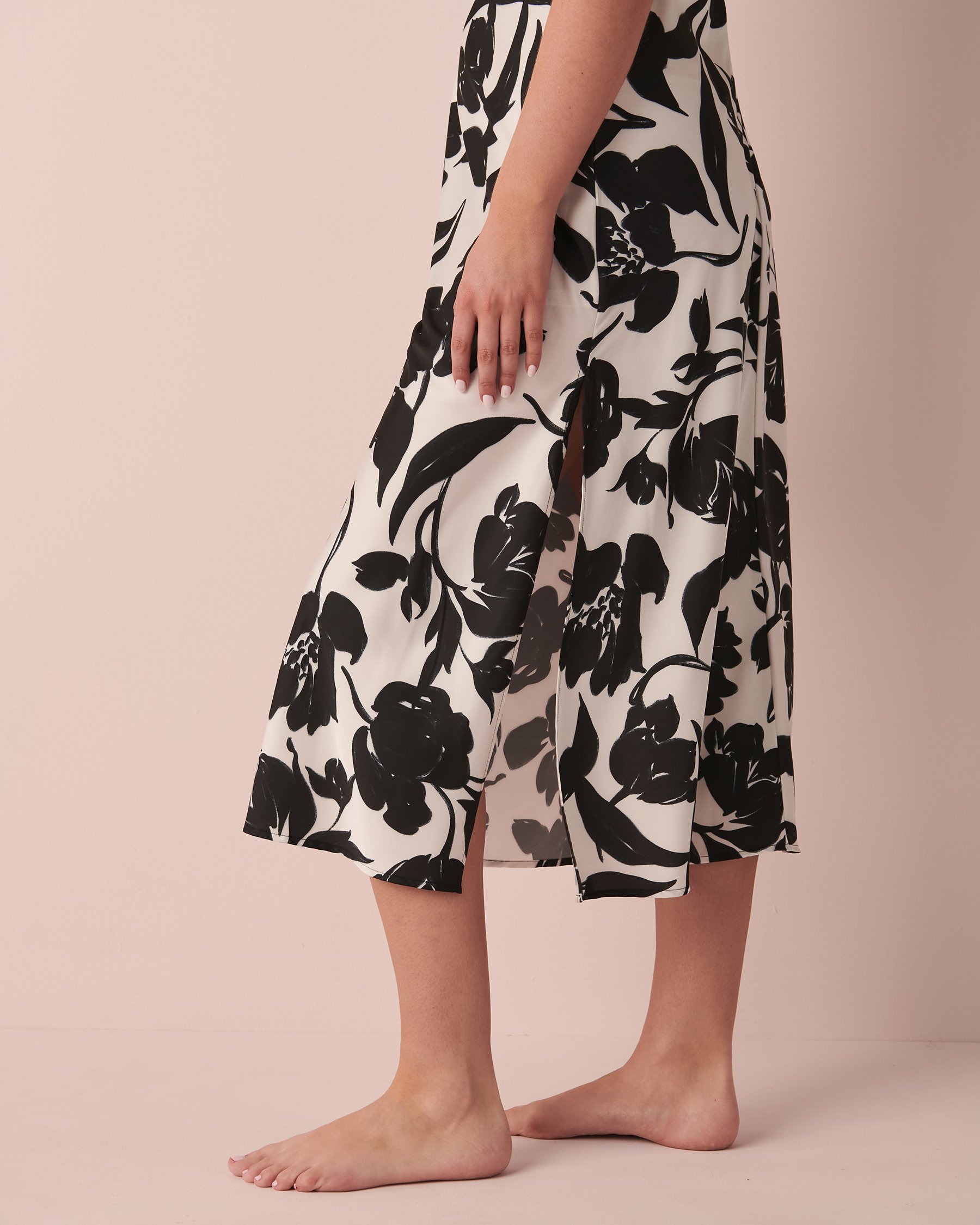 LA VIE EN ROSE Satin Thin Straps Nightie Black and white floral 60500091 - View6