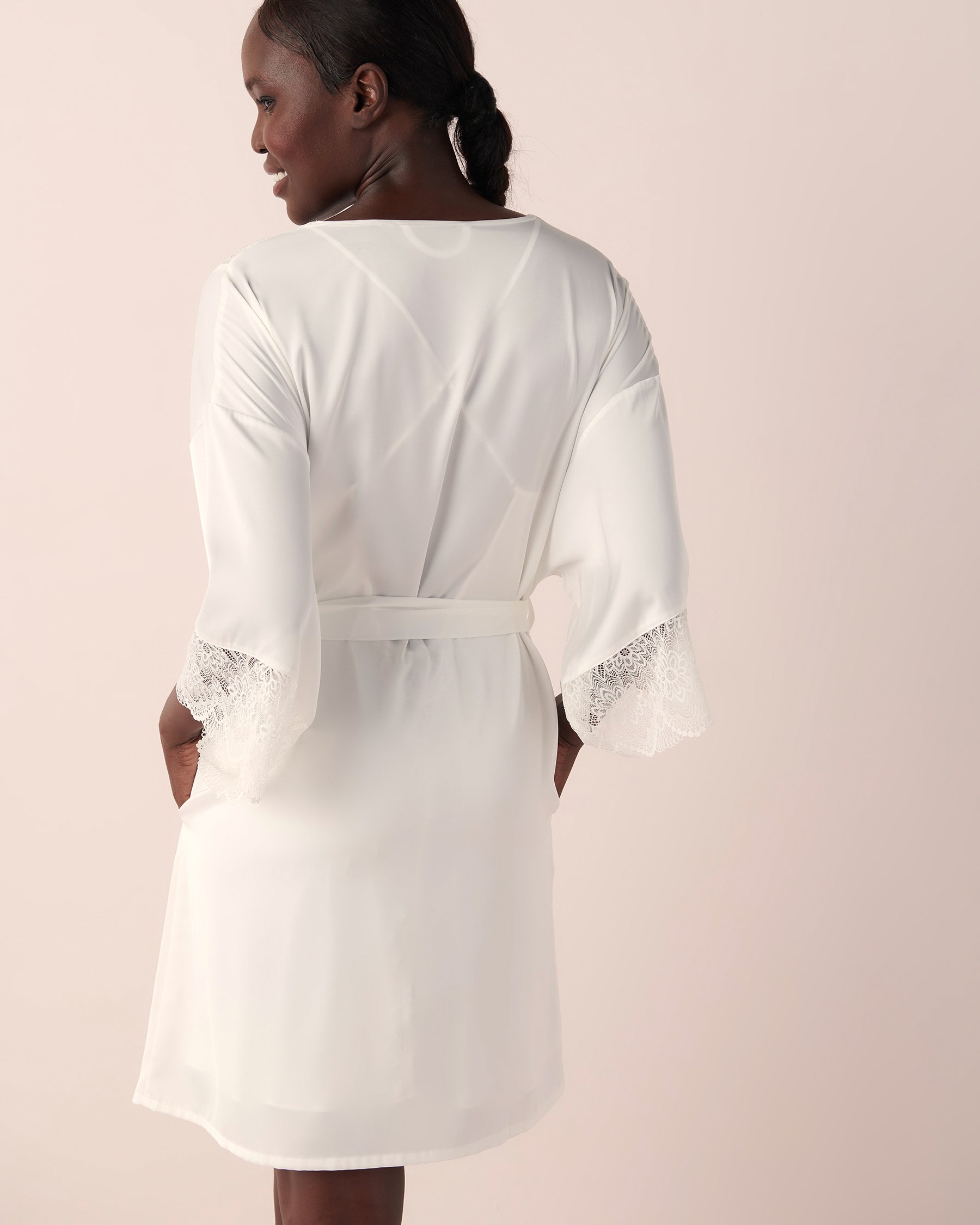 LA VIE EN ROSE Lace Trim Satin Kimono Snow white 60600045 - View3