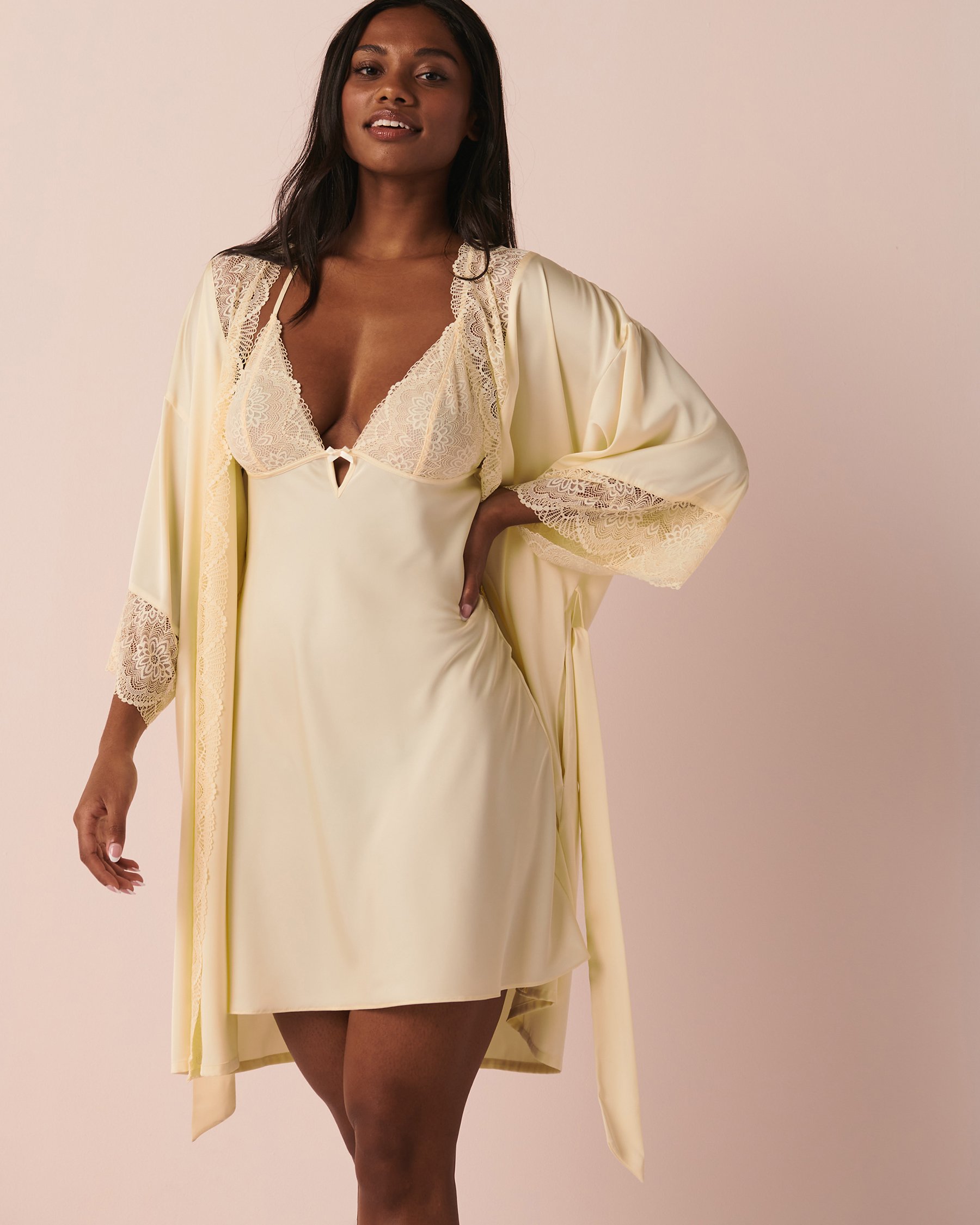 LA VIE EN ROSE Lace Trim Satin Kimono Light yellow 60600045 - View1