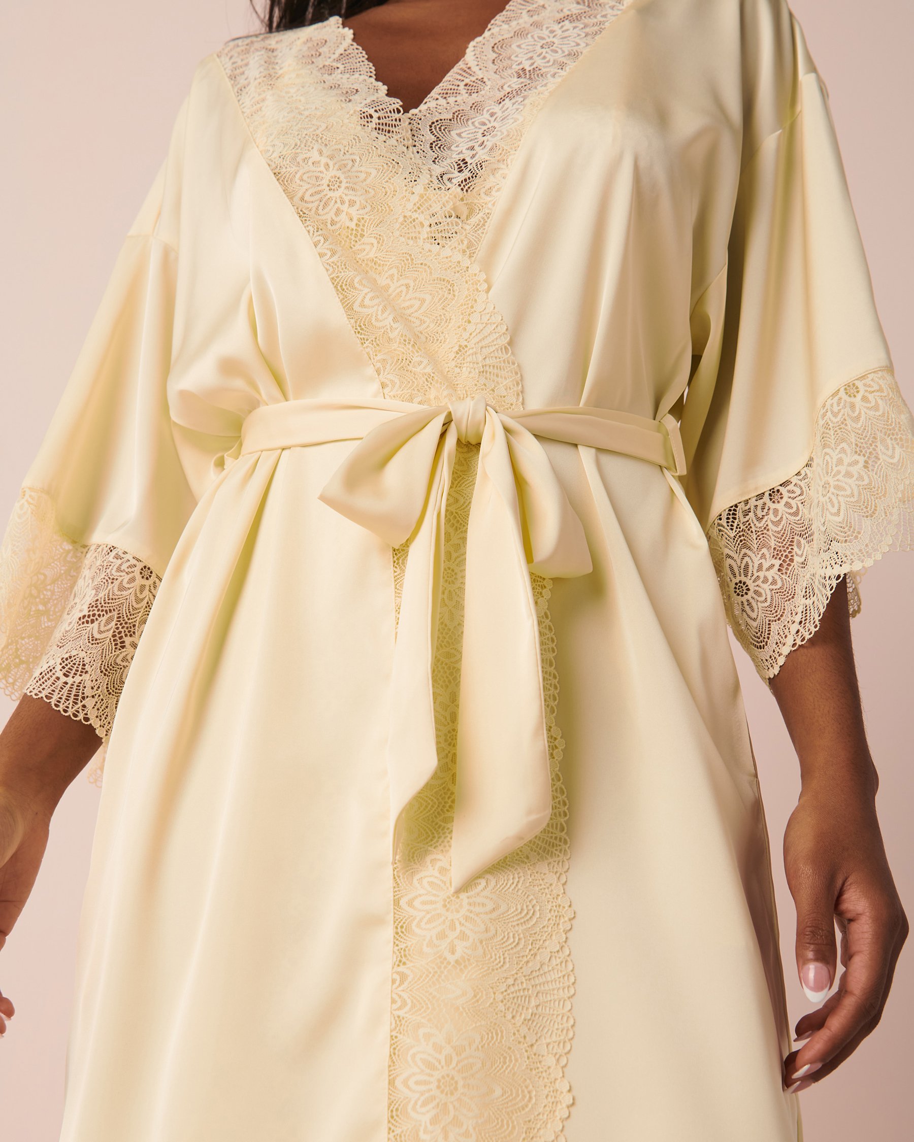 LA VIE EN ROSE Lace Trim Satin Kimono Light yellow 60600045 - View2