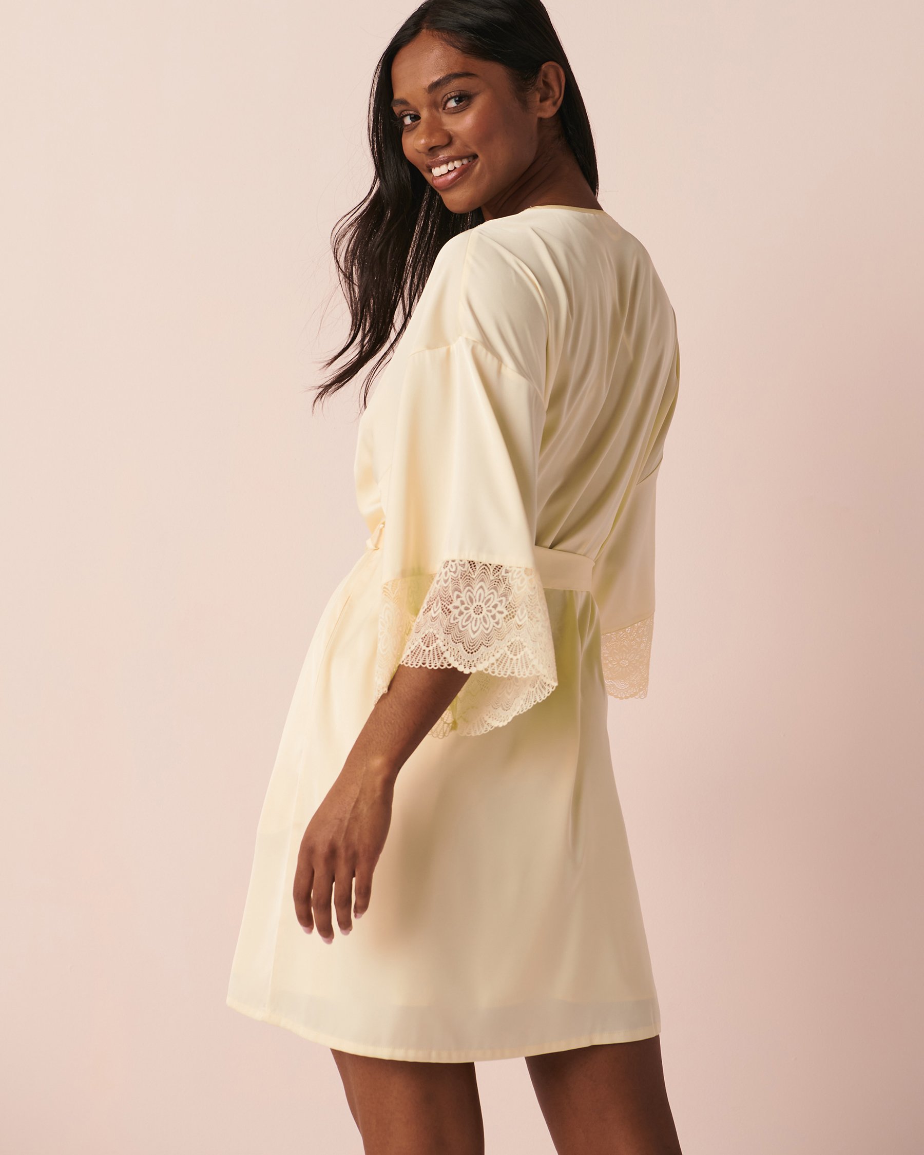 LA VIE EN ROSE Lace Trim Satin Kimono Light yellow 60600045 - View4
