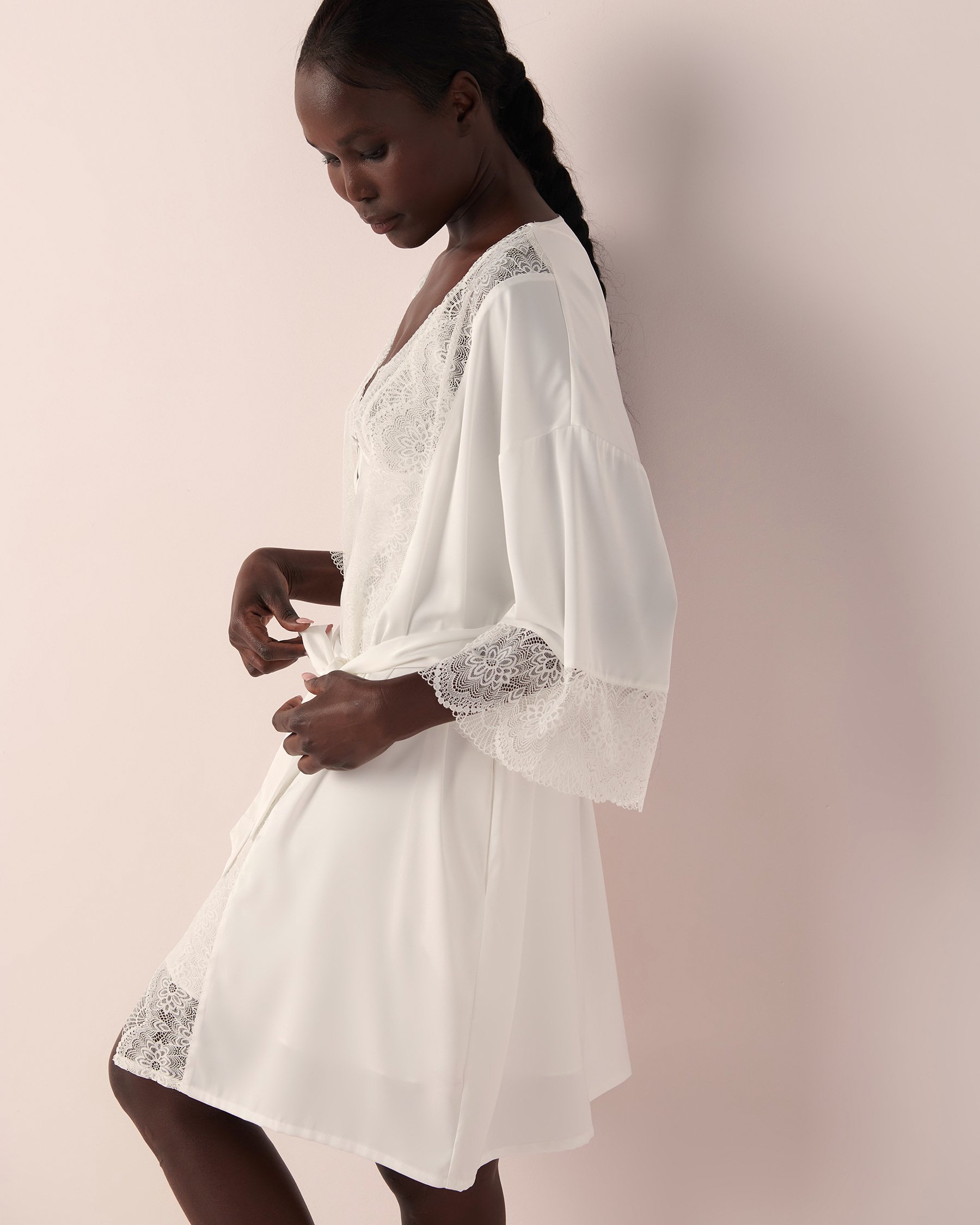 LA VIE EN ROSE Lace Trim Satin Kimono Snow white 60600045 - View1
