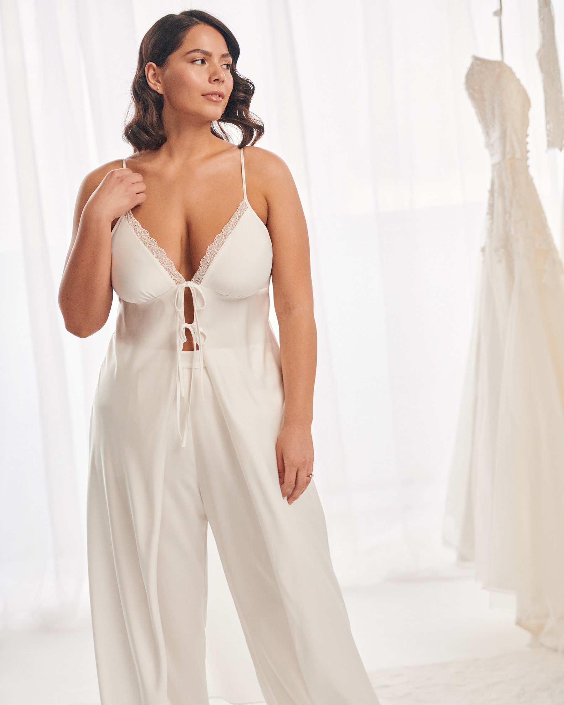 LA VIE EN ROSE Satin Maxi Open Front Cami Snow white 60100058 - View1