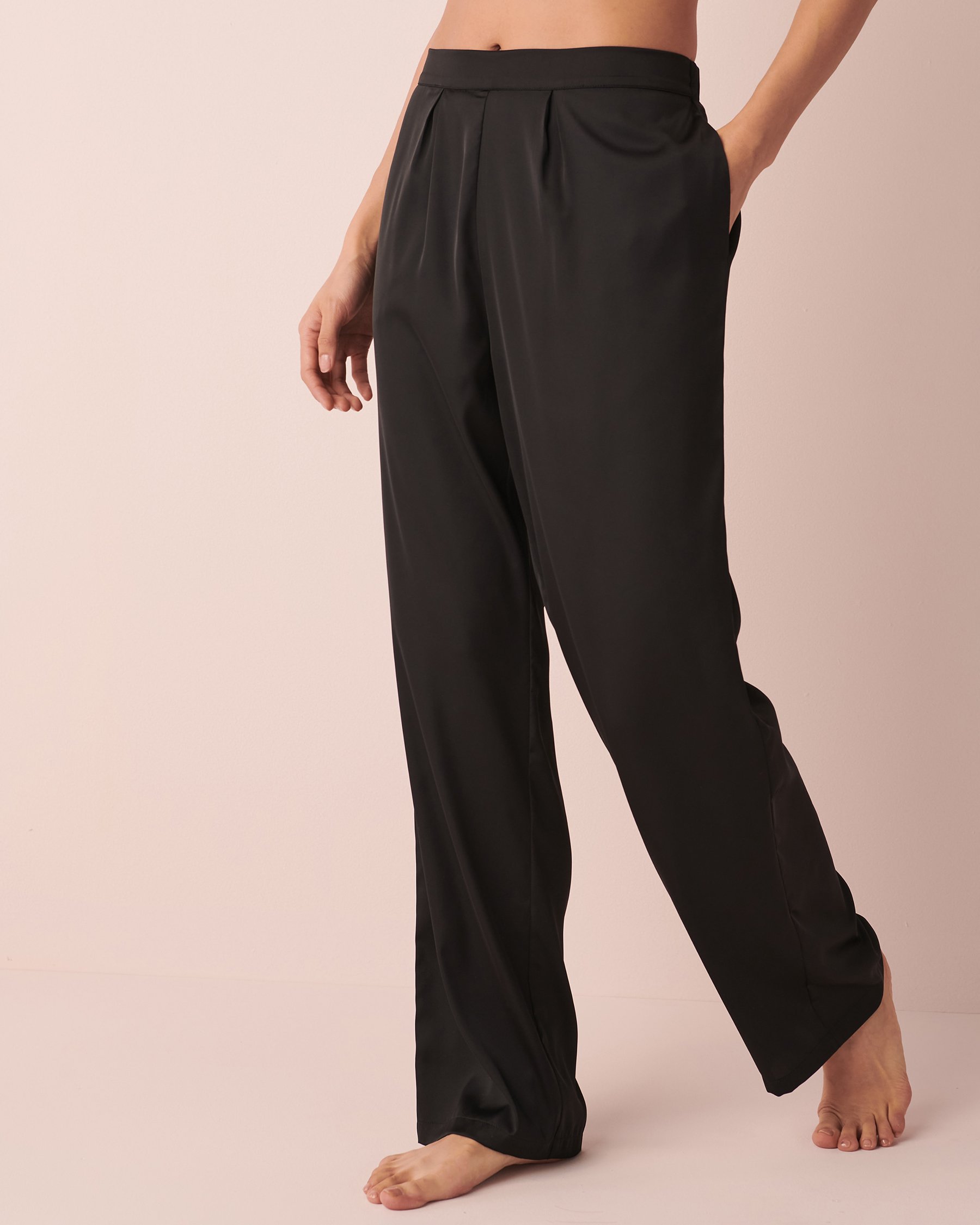 LA VIE EN ROSE Satin Straight Pants Black 60200056 - View1