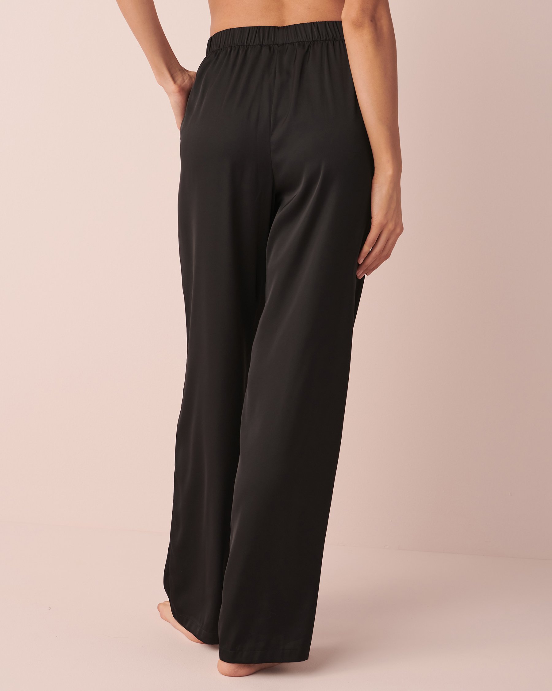 LA VIE EN ROSE Satin Straight Pants Black 60200056 - View2