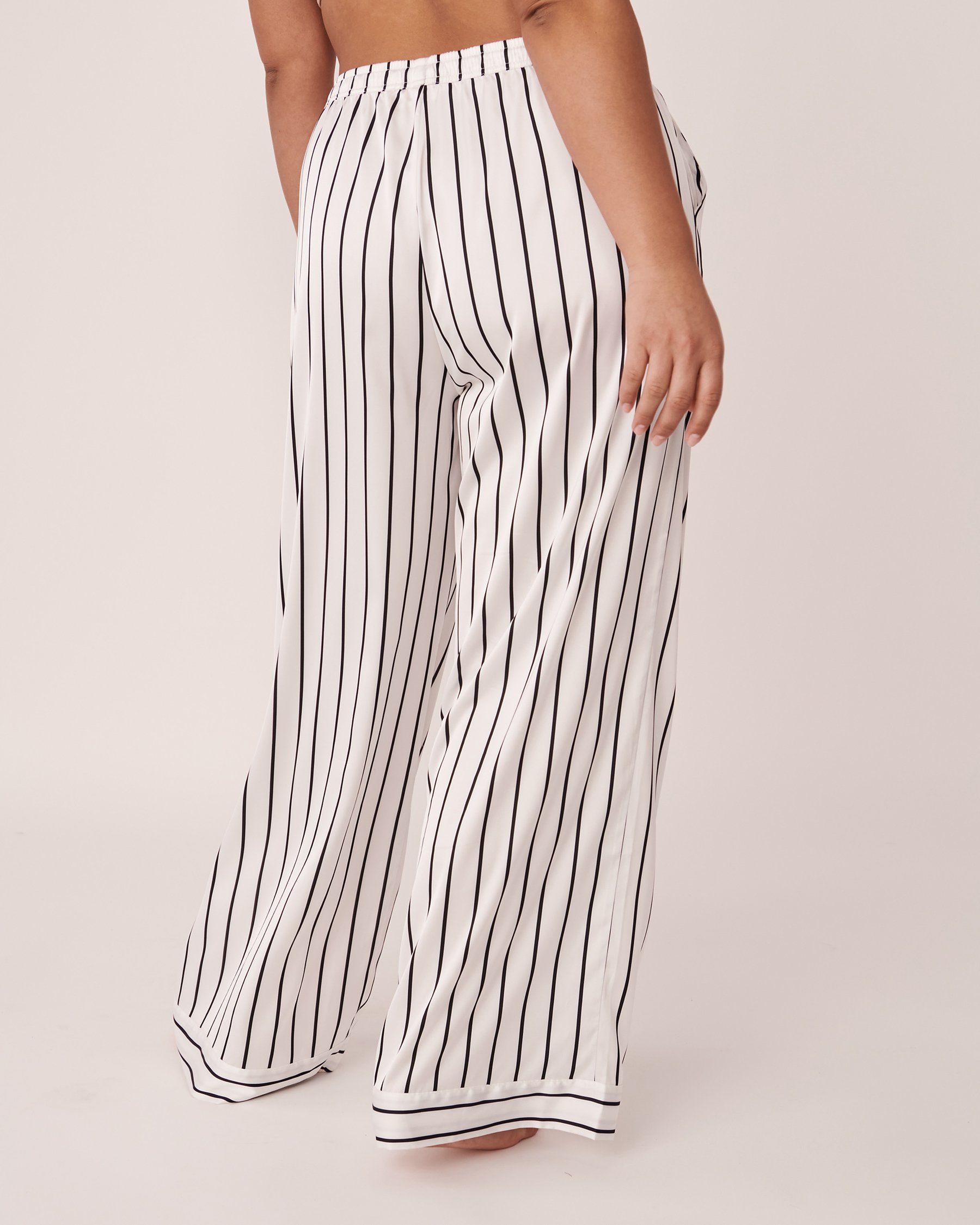 LA VIE EN ROSE Striped Satin Pants Black and white stripe 60200058 - View2