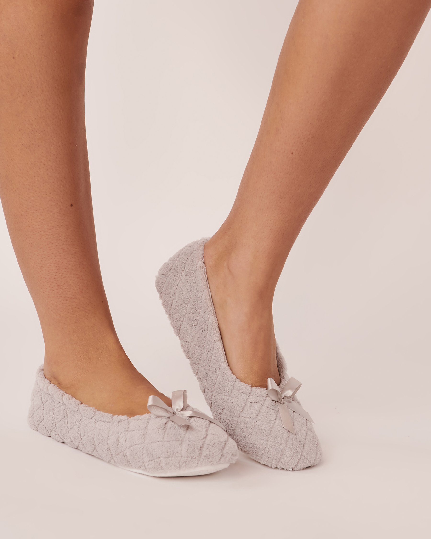 LA VIE EN ROSE Quilted Ballerina Slippers Dark grey 40700262 - View1