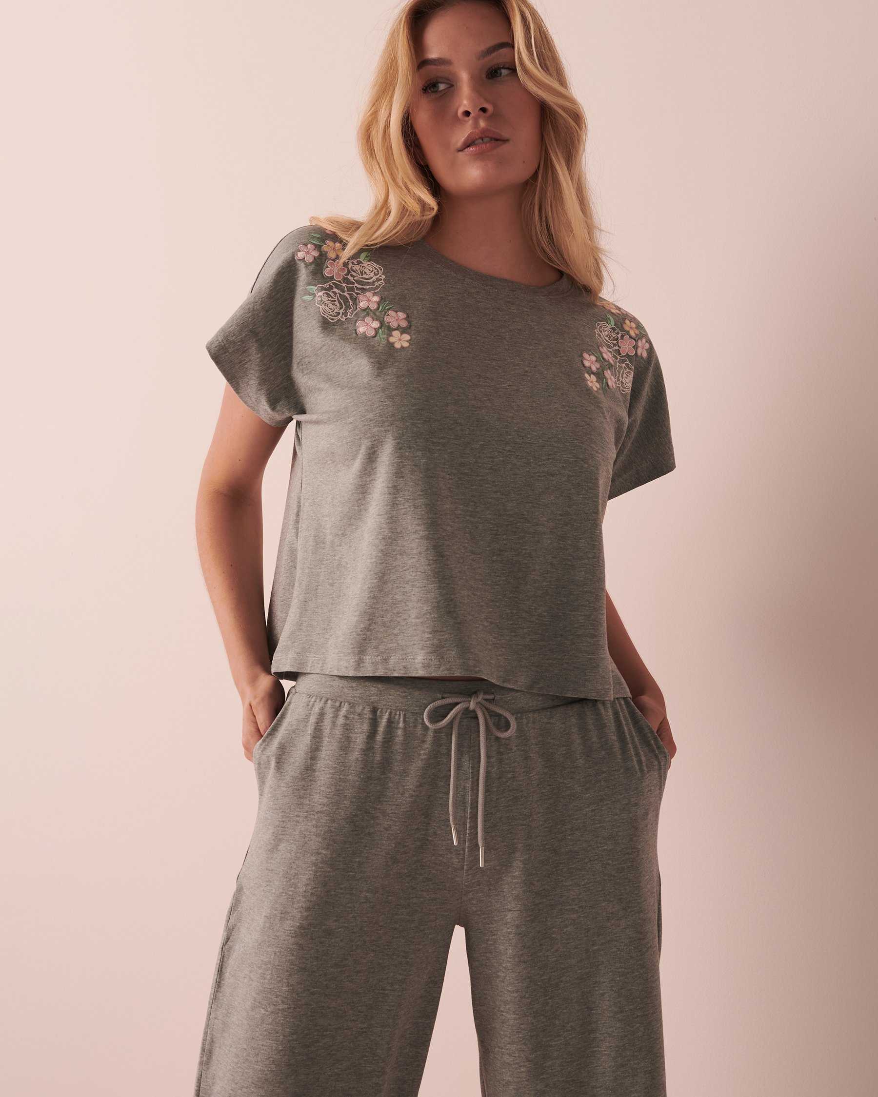 LA VIE EN ROSE T-shirt avec broderies Gris 40100407 - Voir1