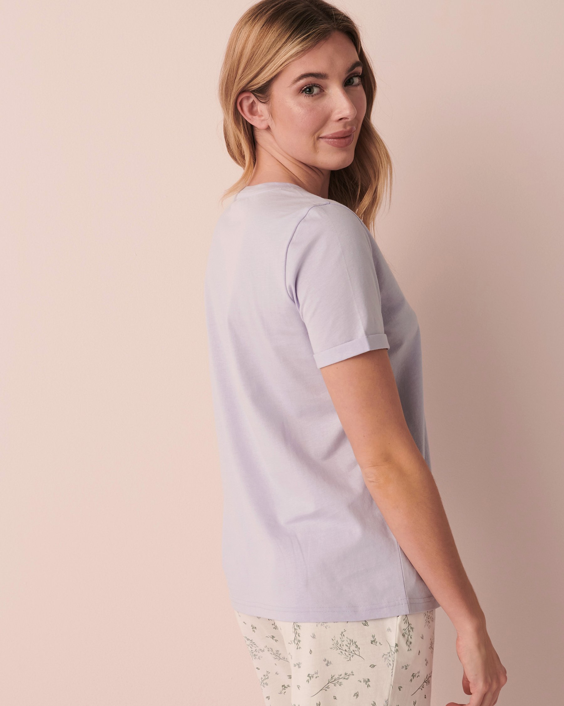 LA VIE EN ROSE Cotton V Neck T-shirt Lavender 40100423 - View2