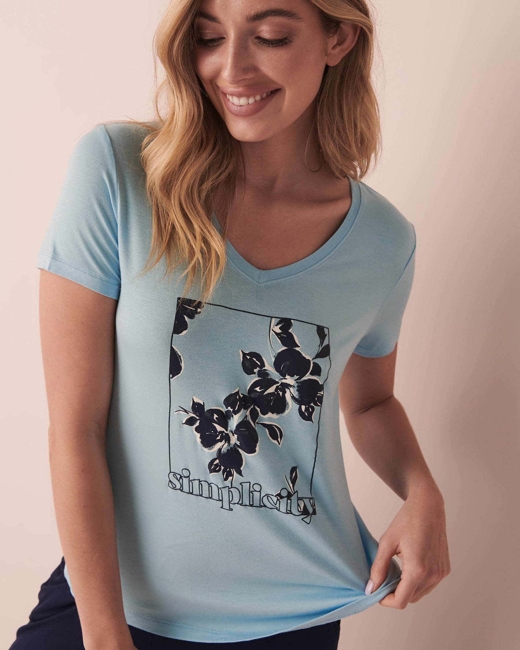 LA VIE EN ROSE Soft Jersey V-neck T-shirt Ocean blue 40100427 - View1