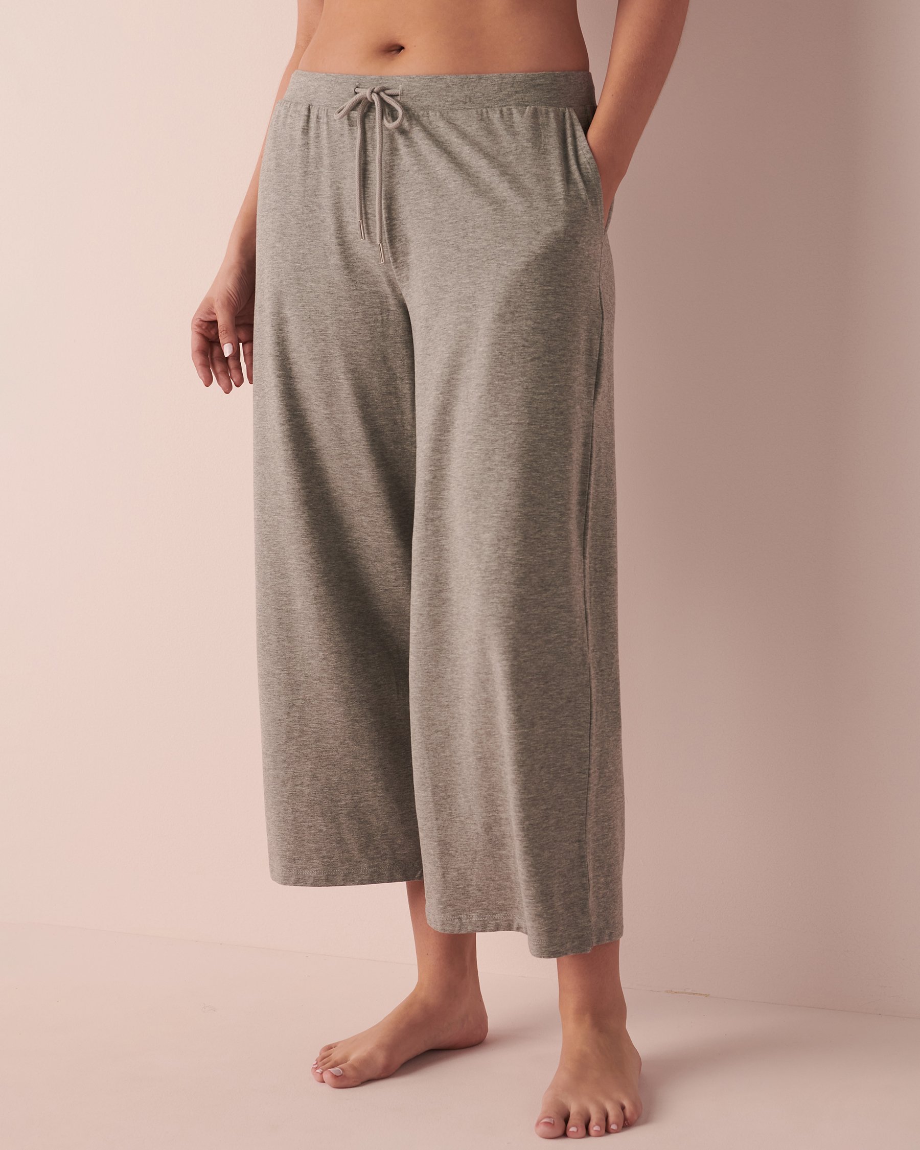 LA VIE EN ROSE Pantalon 7/8 coupe ample Gris 40200398 - Voir1