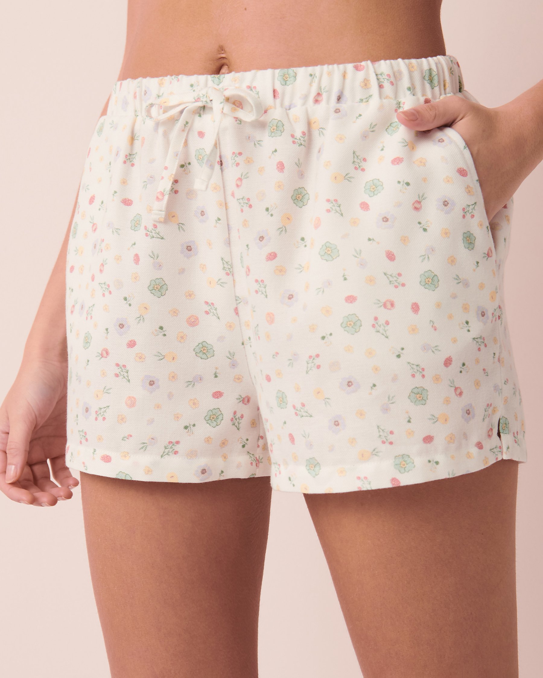 LA VIE EN ROSE Short de pyjama imprimé Fleurs sauvages blanches 40200402 - Voir3