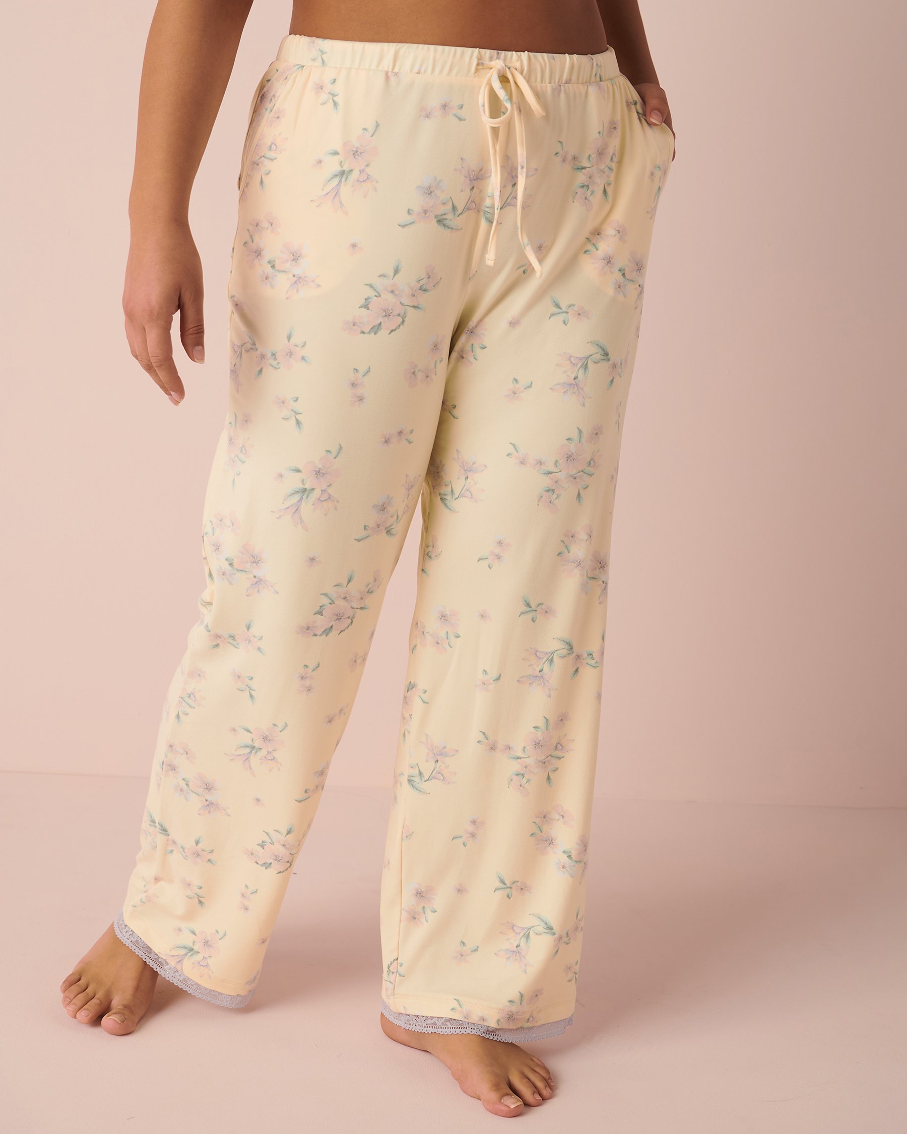 LA VIE EN ROSE Super Soft Lace Detail Pant Lilac oasis 40200411 - View1