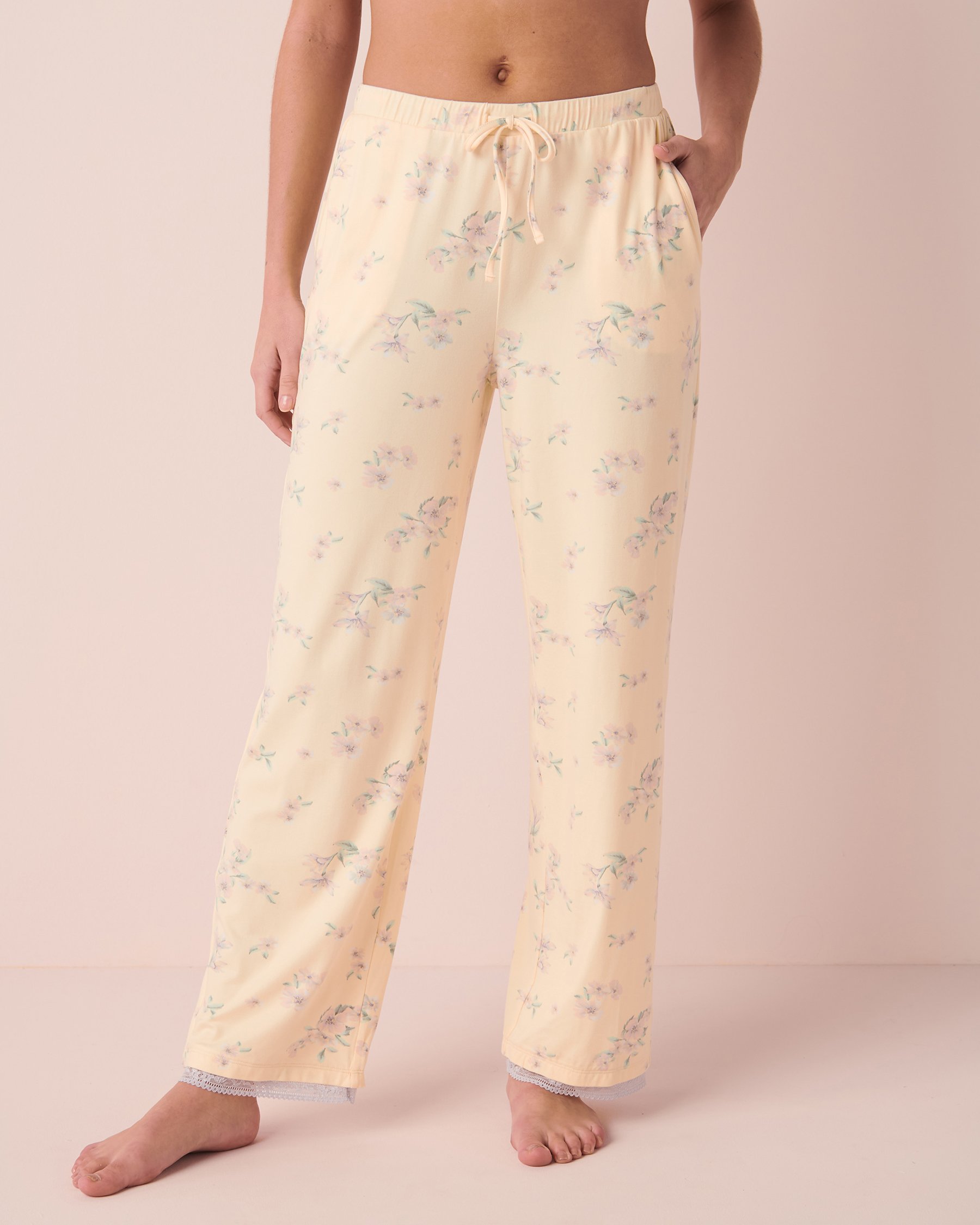 LA VIE EN ROSE Super Soft Lace Detail Pant Lilac oasis 40200411 - View3