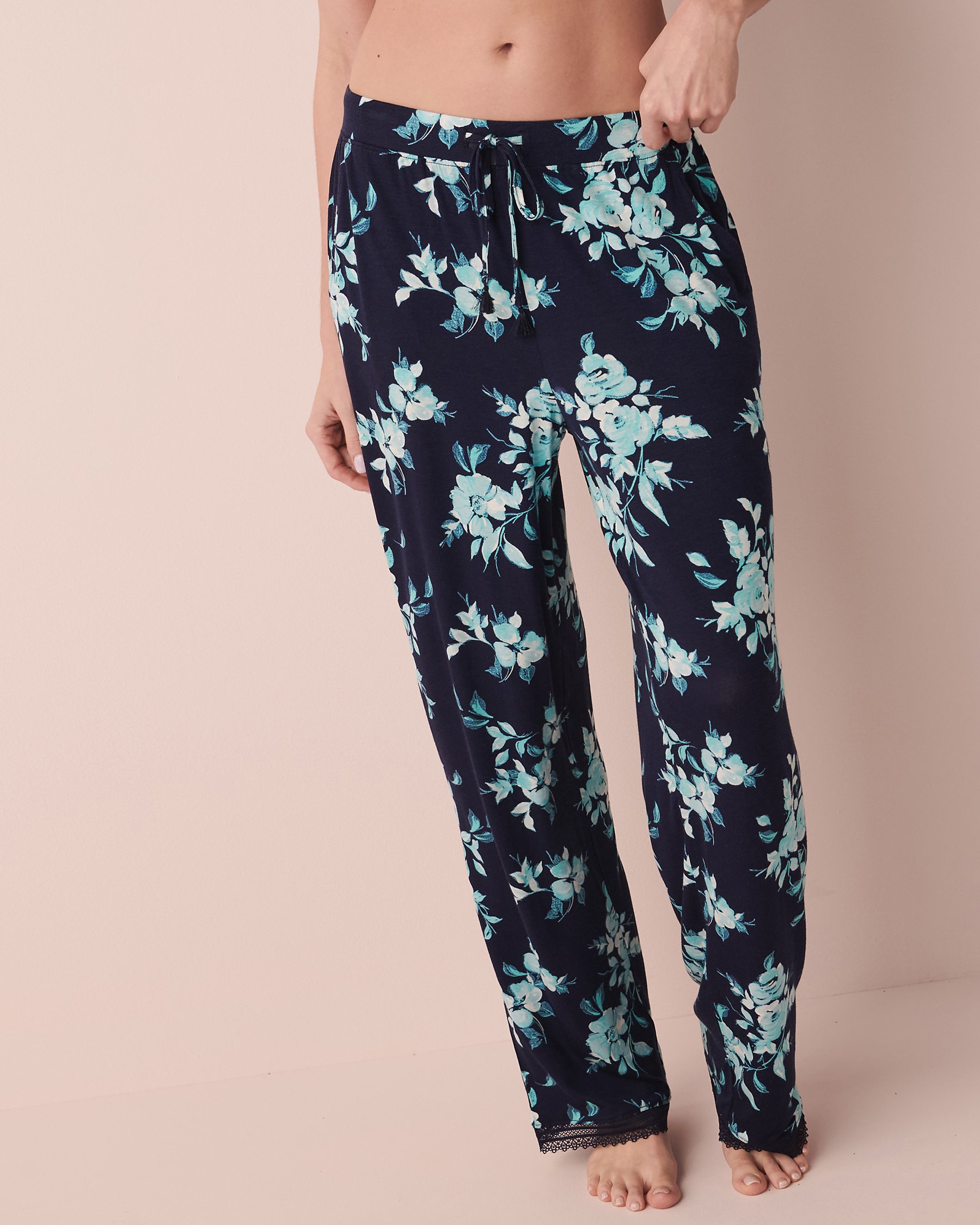 LA VIE EN ROSE Pantalon bordure de dentelle en jersey doux Floral marine 40200421 - Voir1