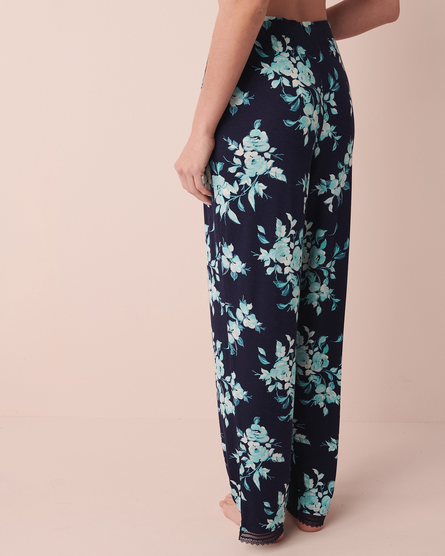 LA VIE EN ROSE Pantalon bordure de dentelle en jersey doux Floral marine 40200421 - Voir2