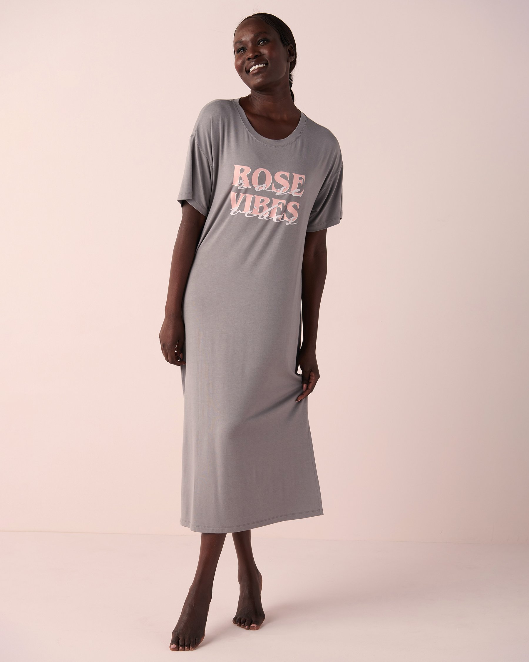 LA VIE EN ROSE Longue chemise de nuit en bambou Gris foncé 40500260 - Voir1
