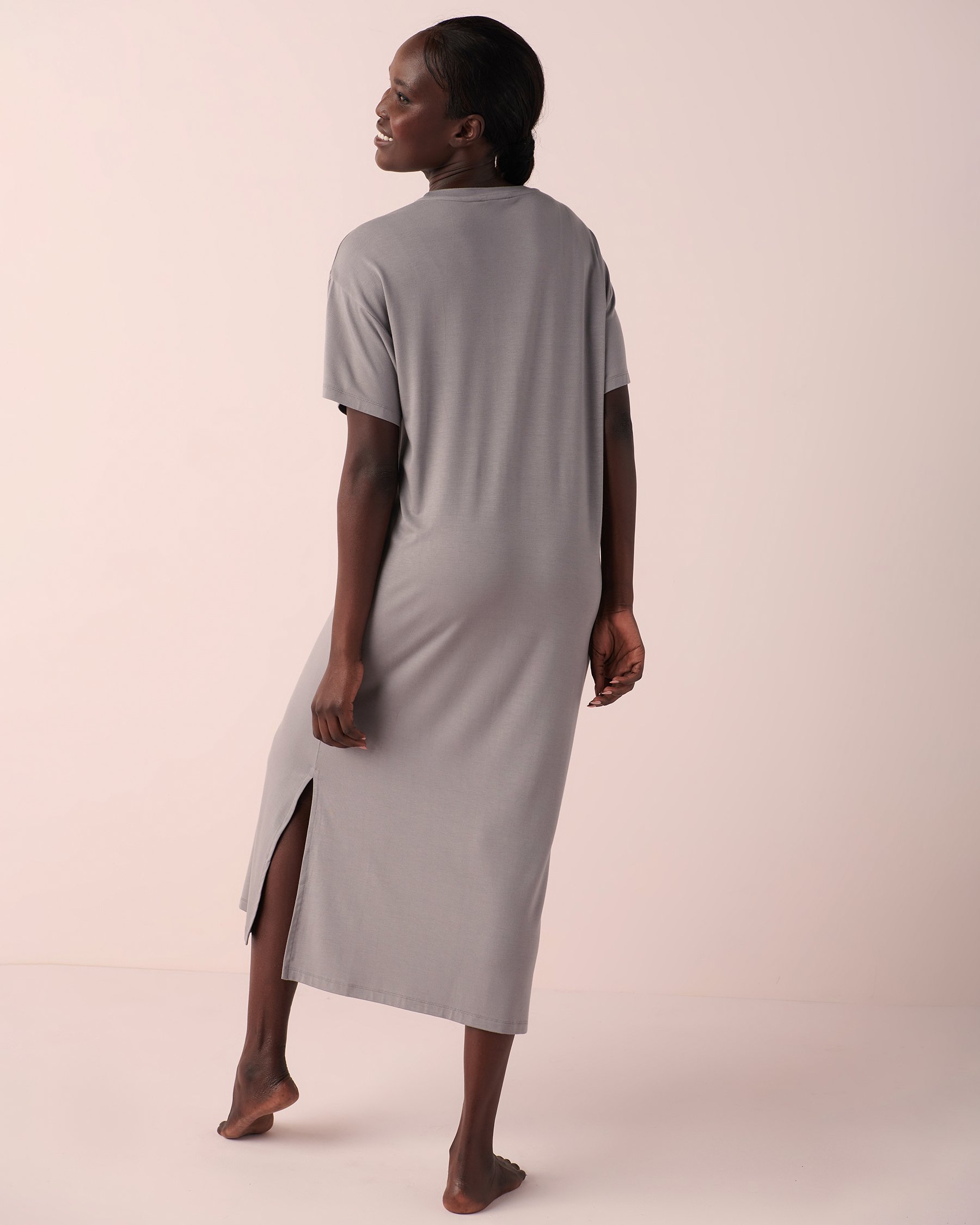 LA VIE EN ROSE Longue chemise de nuit en bambou Gris foncé 40500260 - Voir2