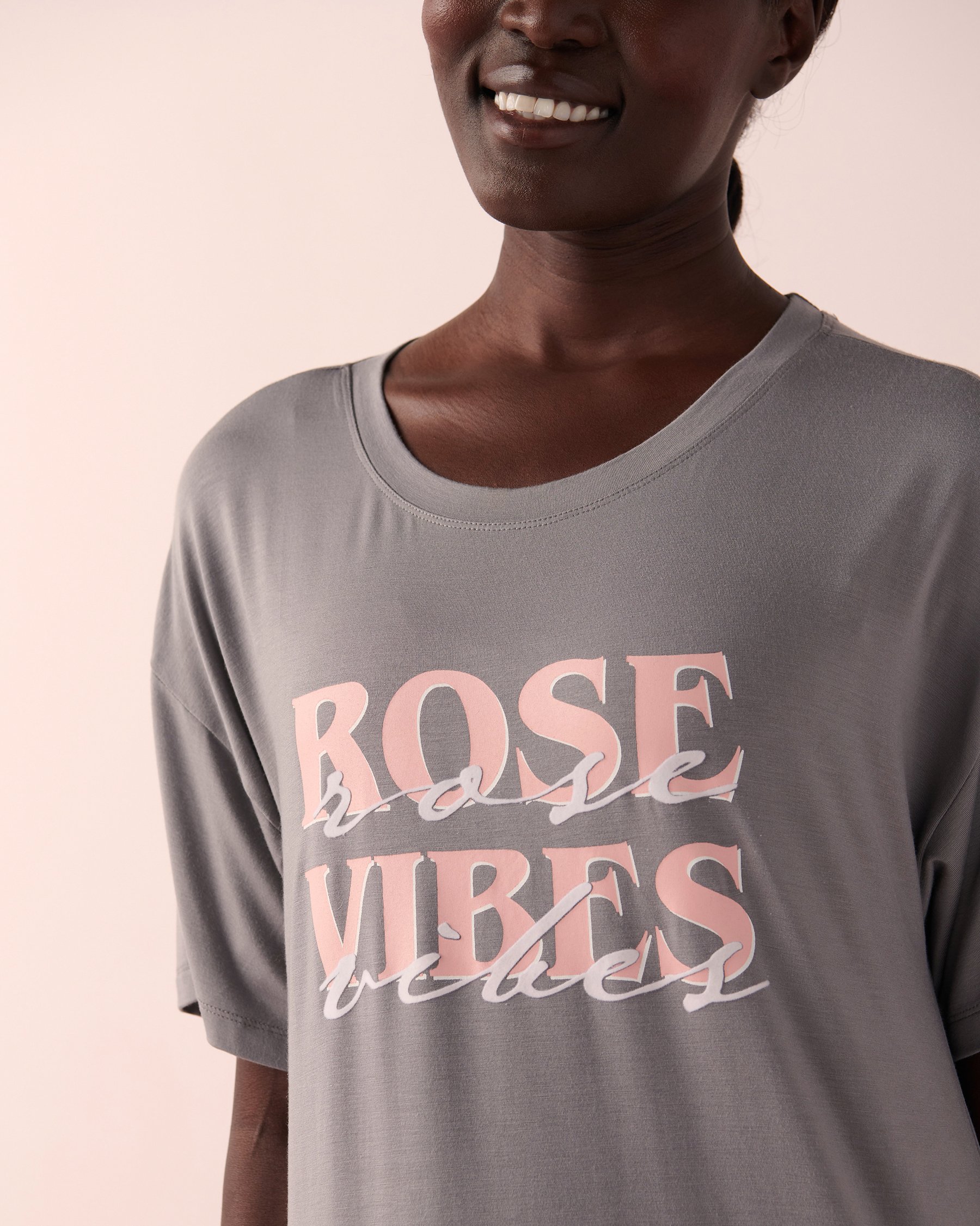 LA VIE EN ROSE Longue chemise de nuit en bambou Gris foncé 40500260 - Voir3