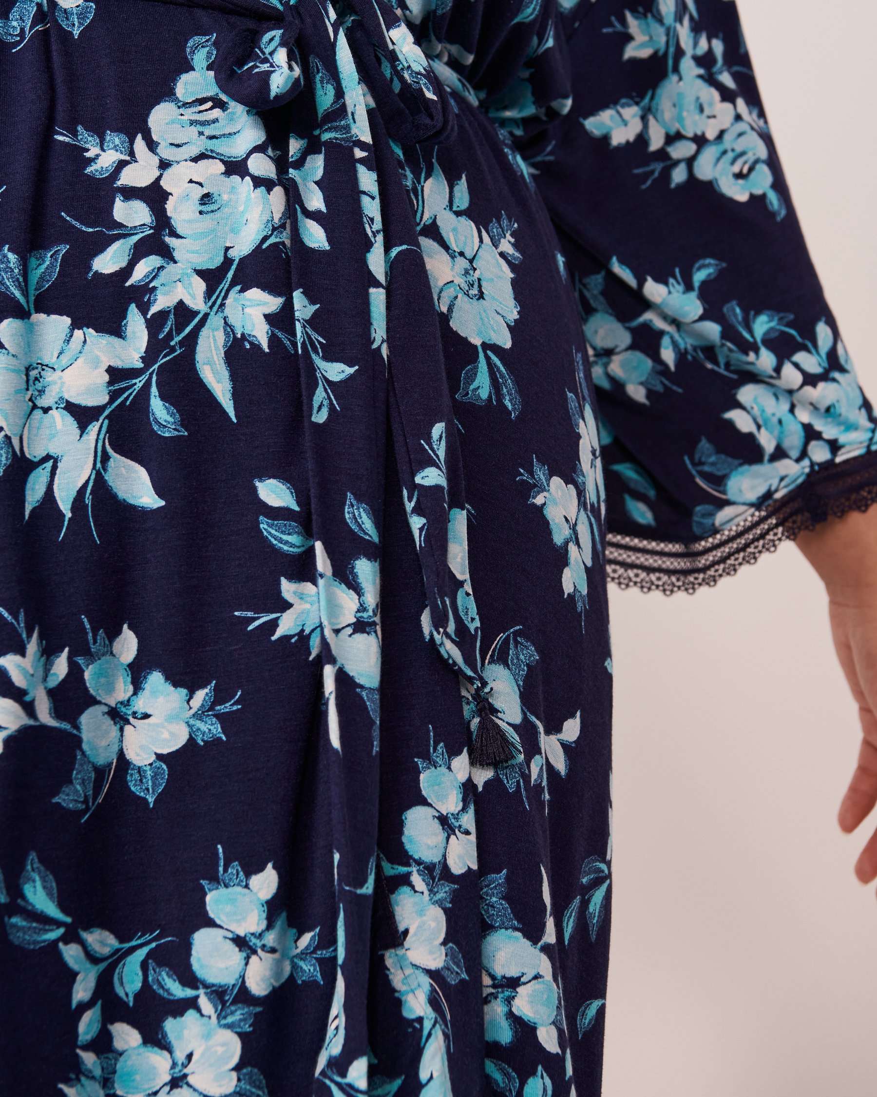 LA VIE EN ROSE Soft Jersey Lace Trim Kimono Navy floral 40600126 - View3