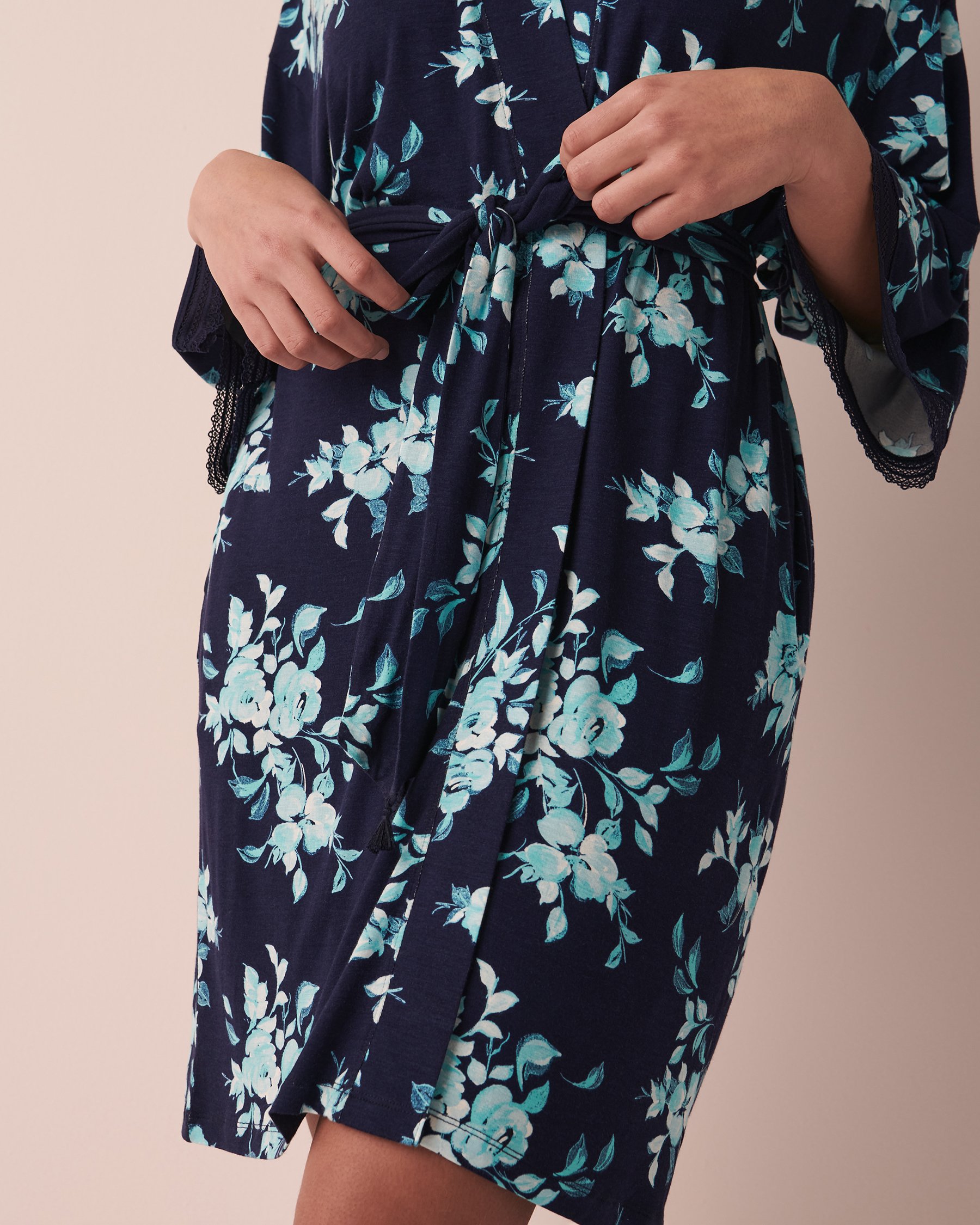 LA VIE EN ROSE Soft Jersey Lace Trim Kimono Navy floral 40600126 - View7
