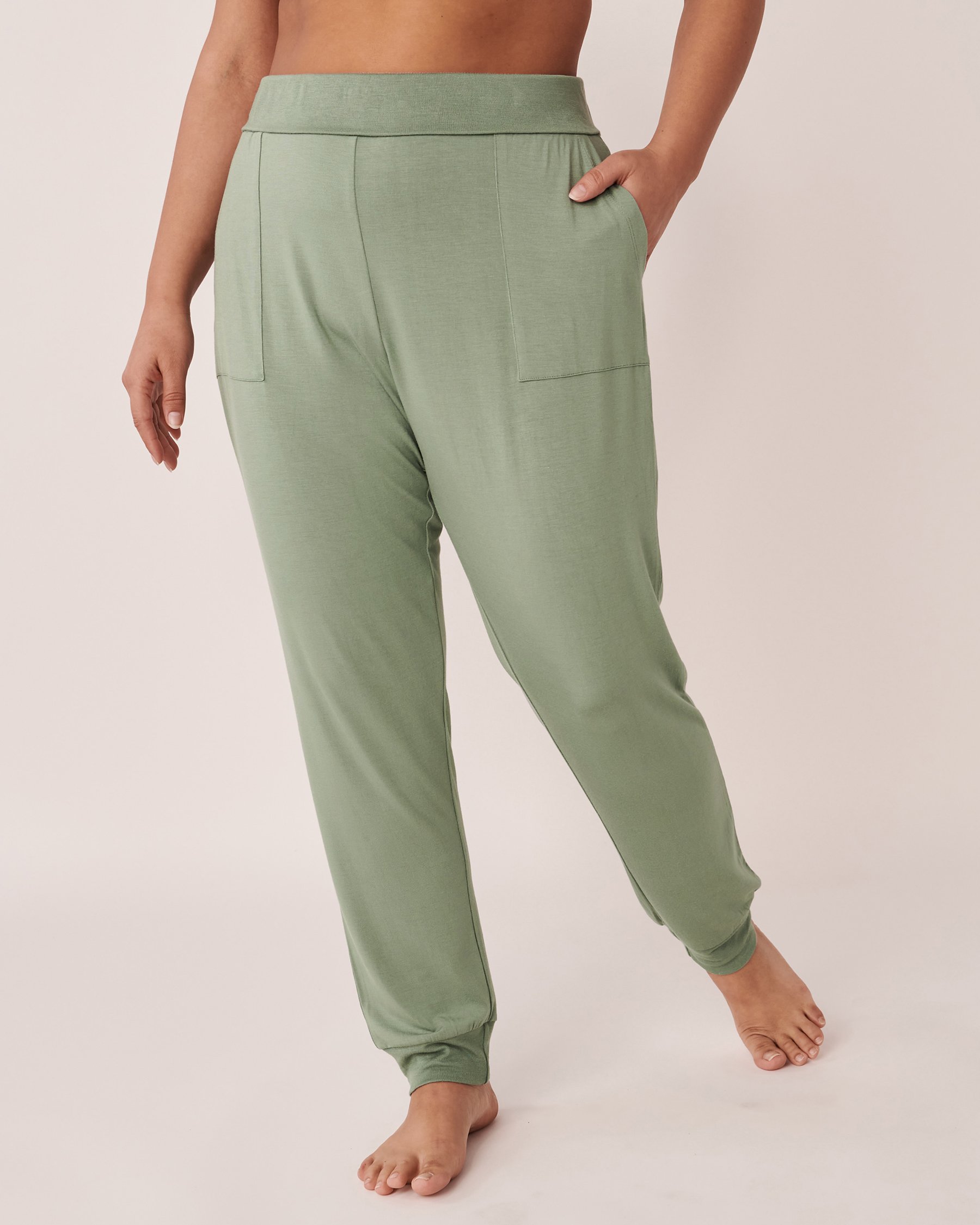 LA VIE EN ROSE Pantalon en bambou Sauge 40200416 - Voir1