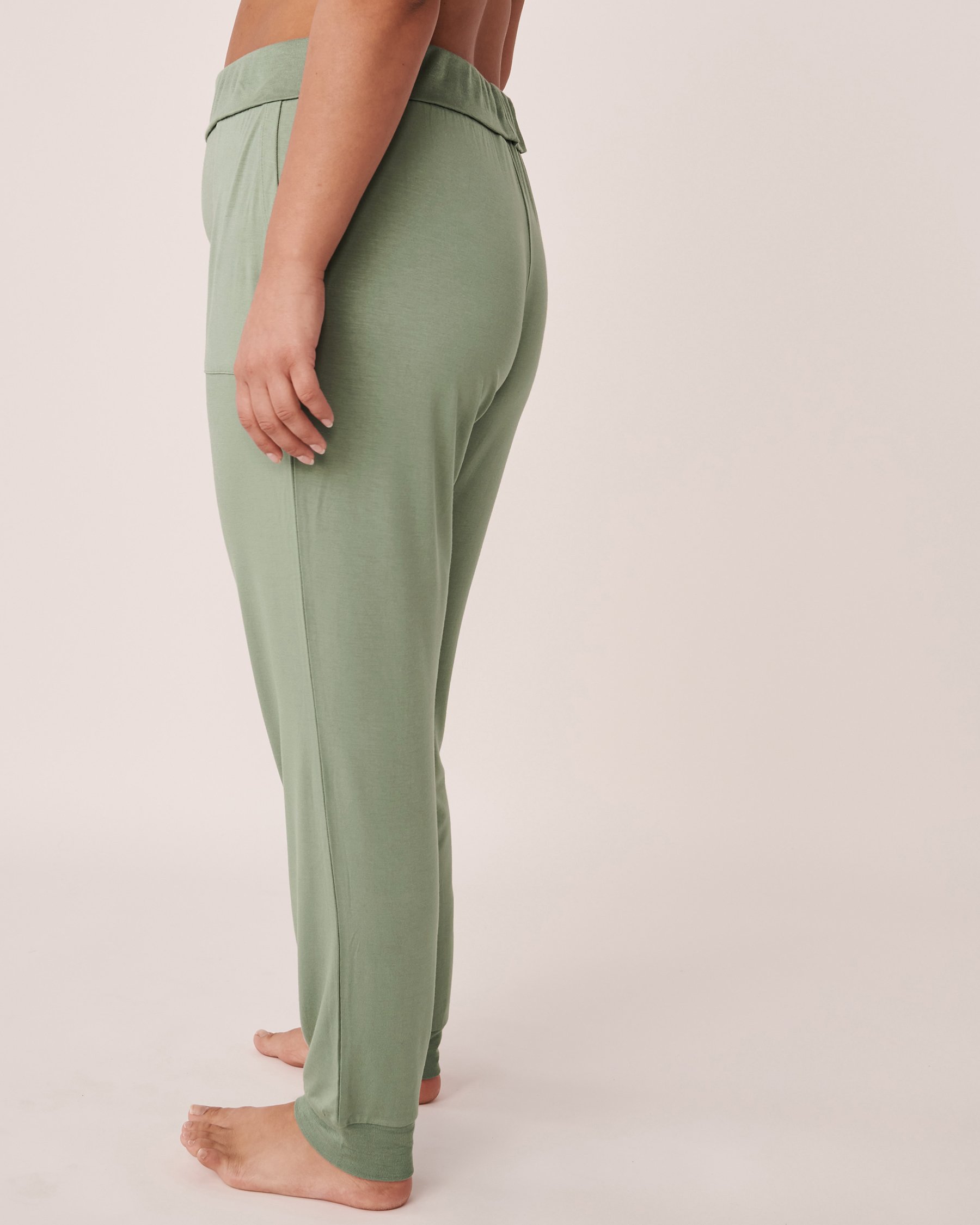 LA VIE EN ROSE Pantalon en bambou Sauge 40200416 - Voir2