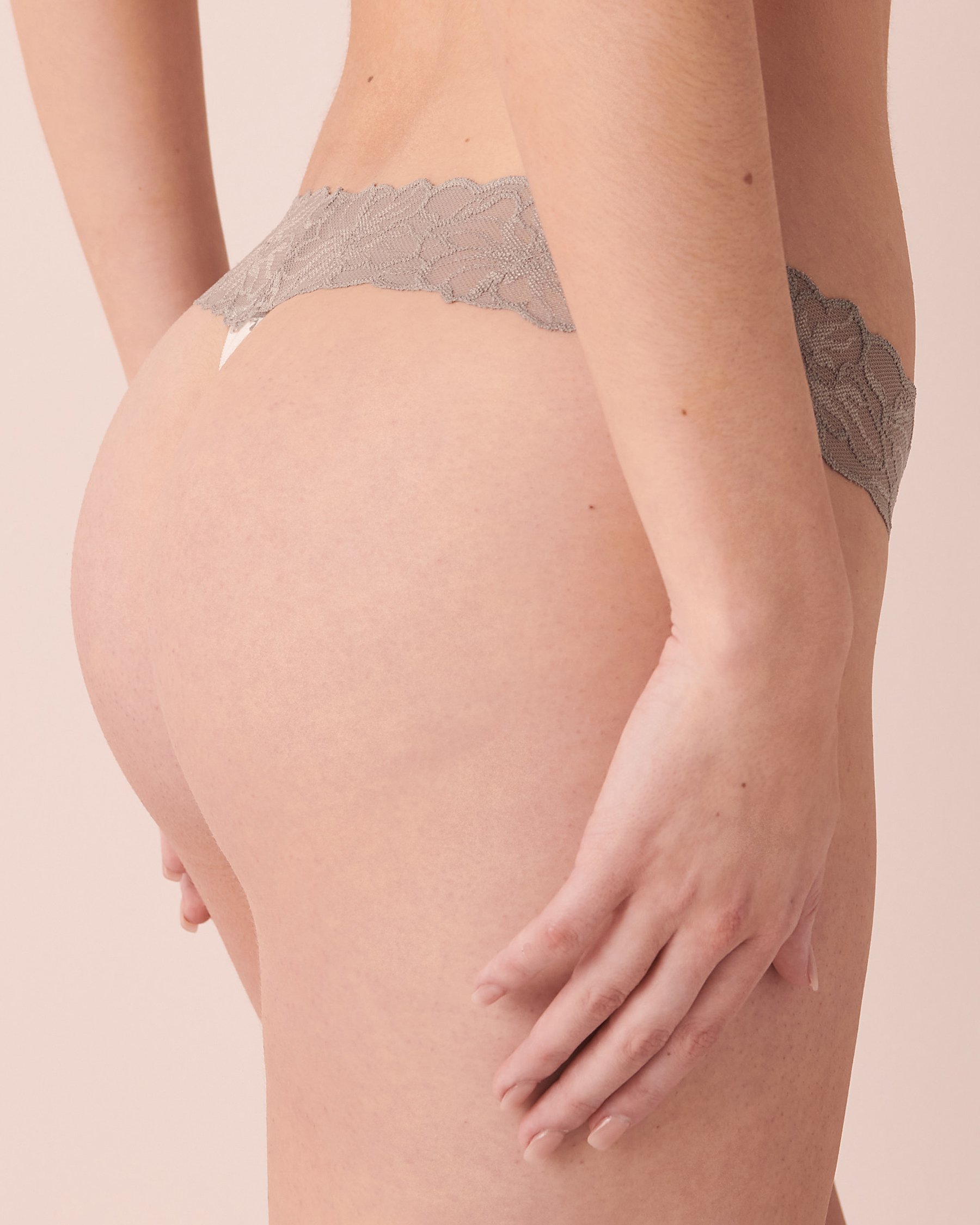 LA VIE EN ROSE Cotton and Lace Band Thong Panty La vie en rose 20100284 - View2